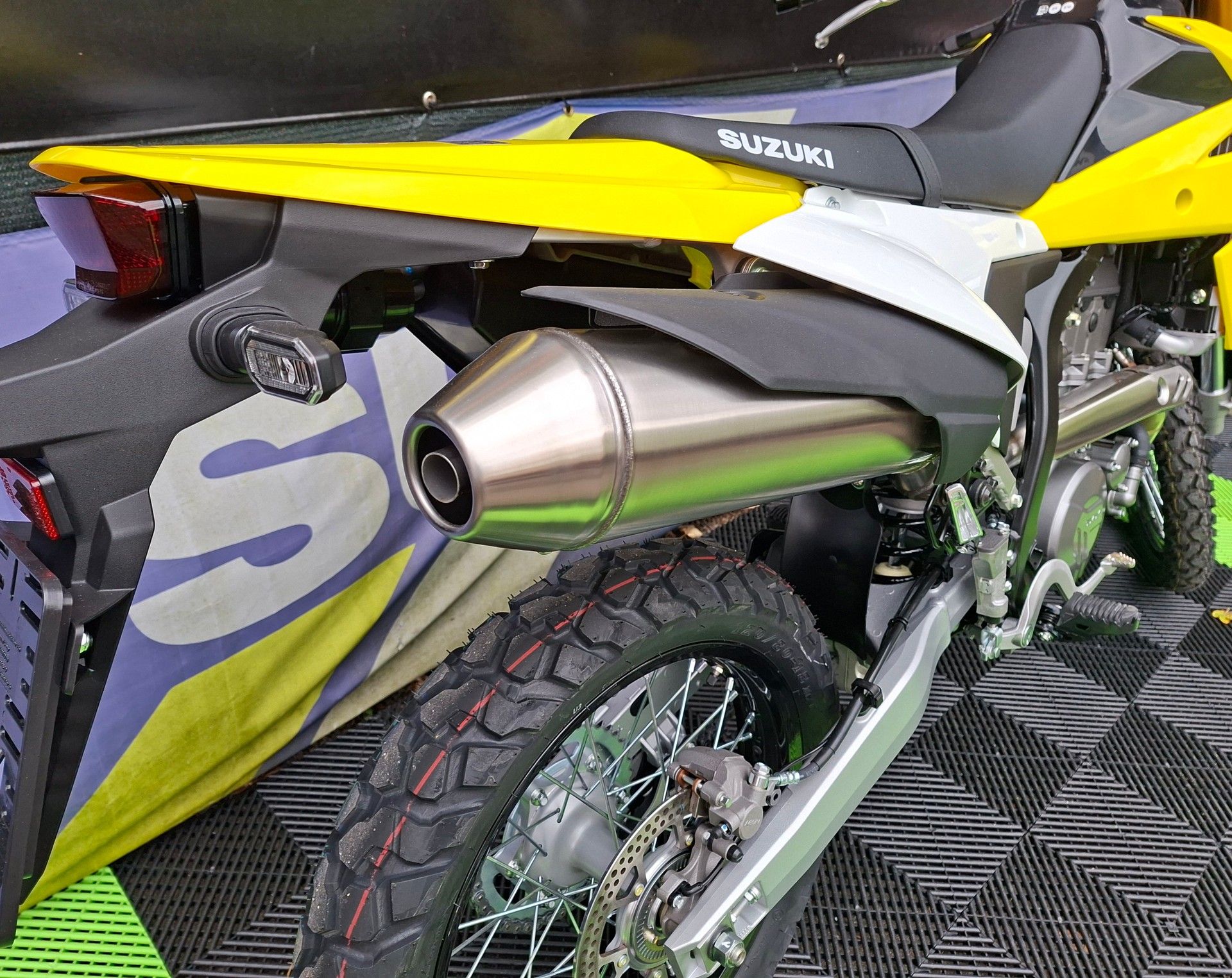 SUZUKI DRZ-4S-image-9