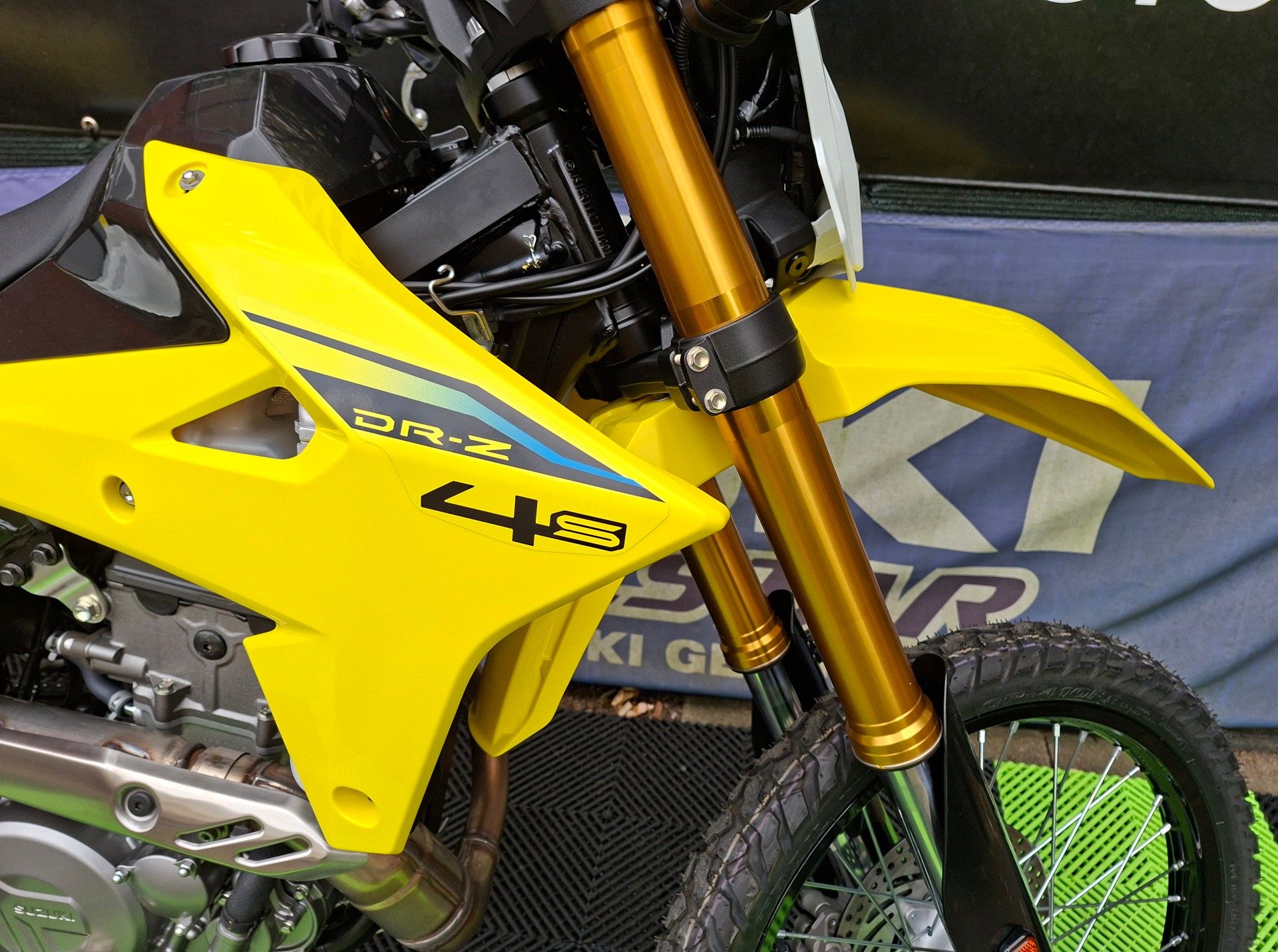 SUZUKI DRZ-4S-image-6