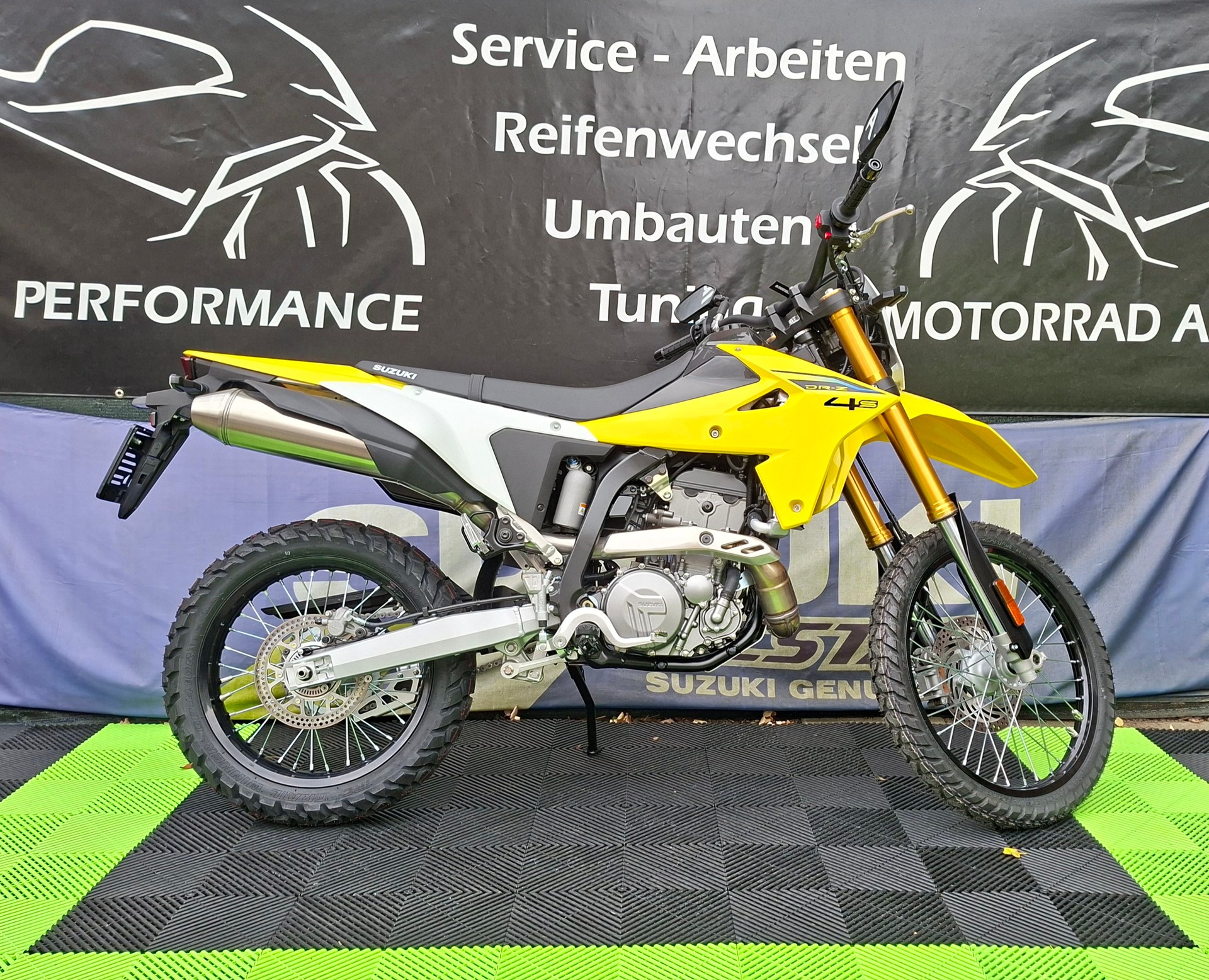 SUZUKI DRZ-4S-image-1