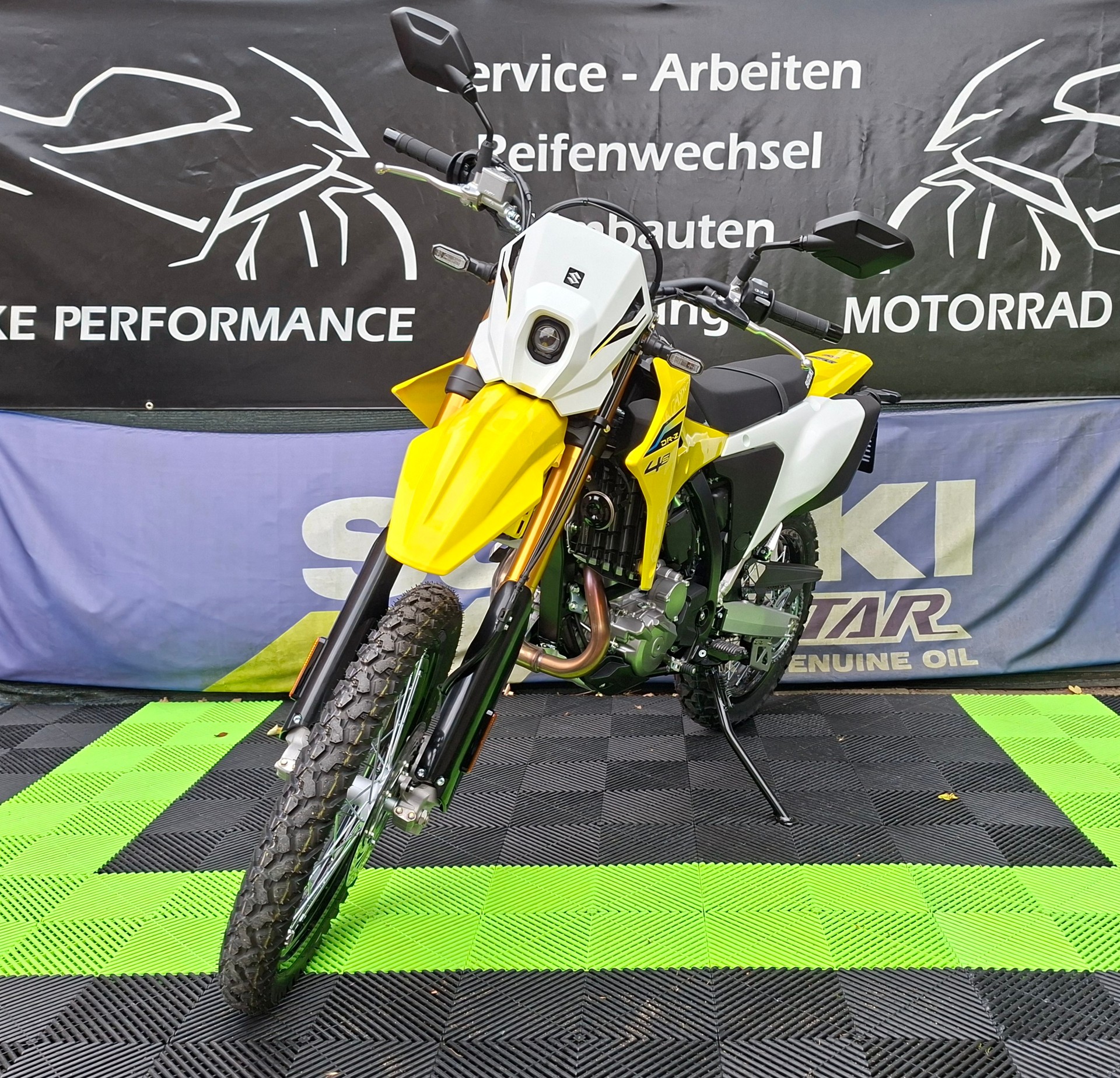 SUZUKI DRZ-4S-image-2