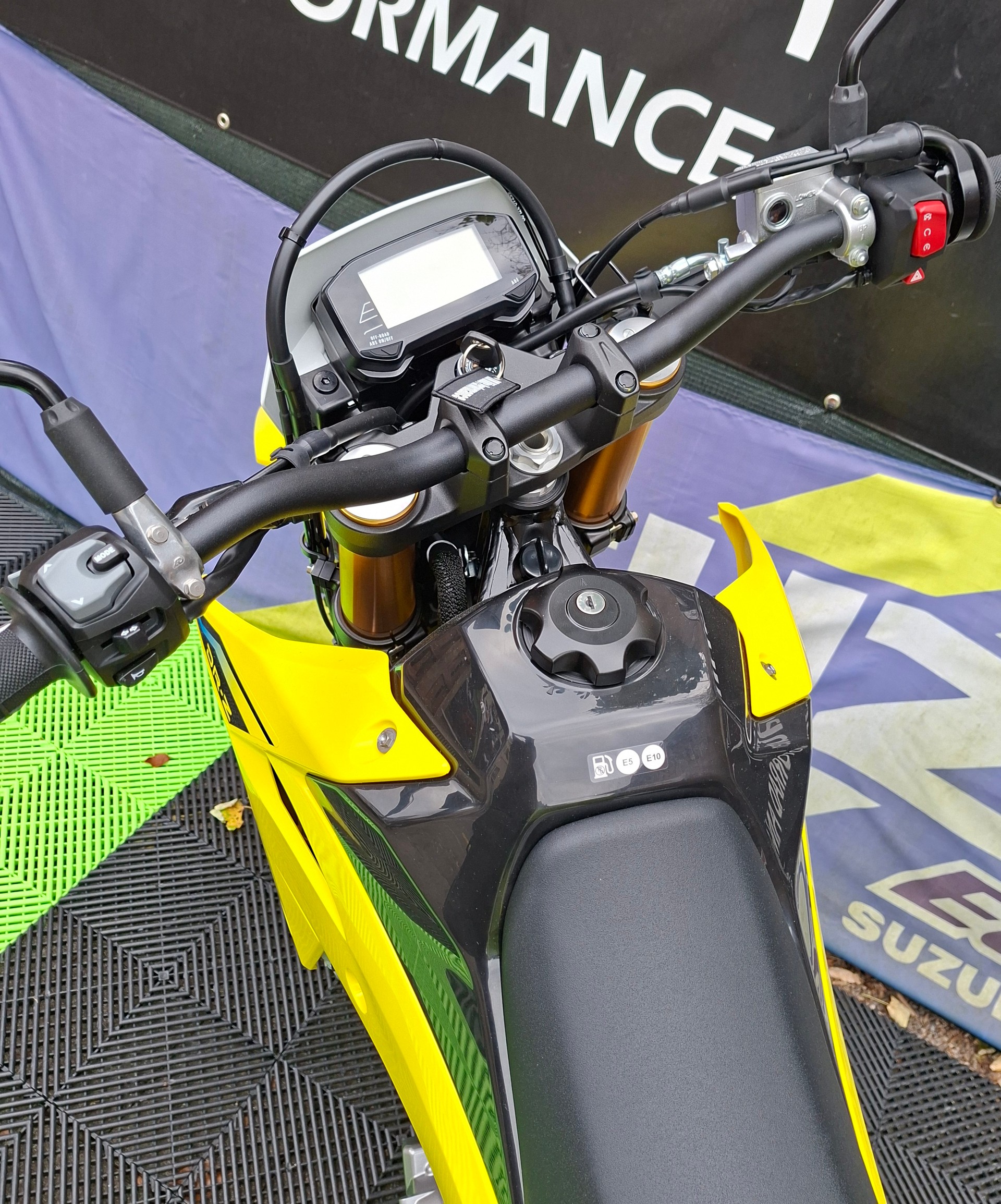 SUZUKI DRZ-4S-image-11