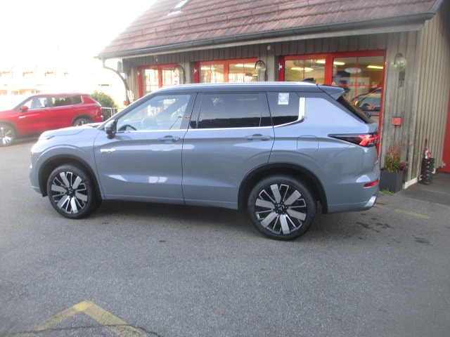 MITSUBISHI Outlander 2.4 PHEV Instyle+ 4WD Automatic-image-3