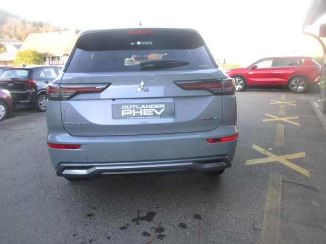 MITSUBISHI Outlander 2.4 PHEV Instyle+ 4WD Automatic-image-5