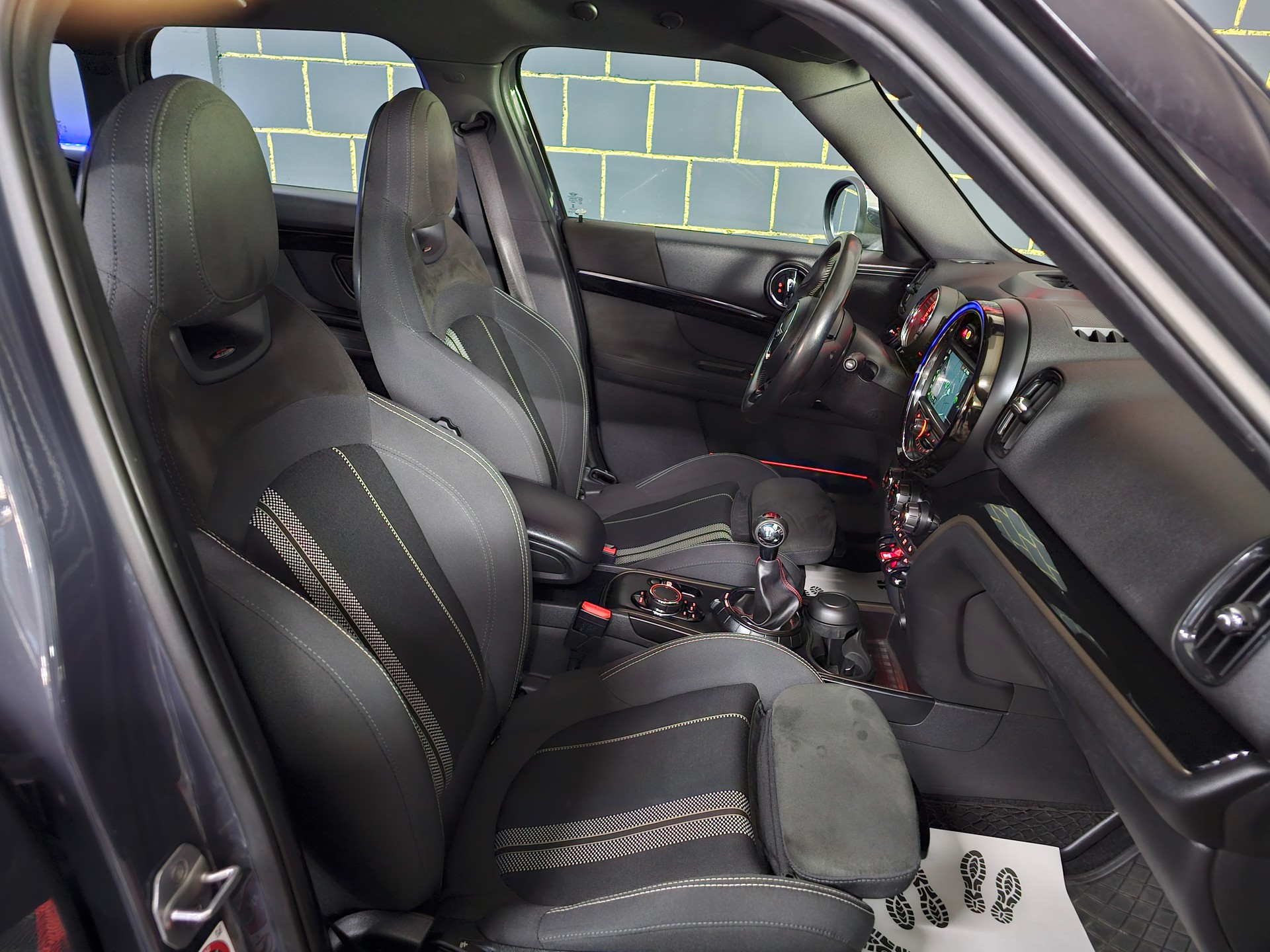 MINI Countryman John Cooper Works ALL4-image-9