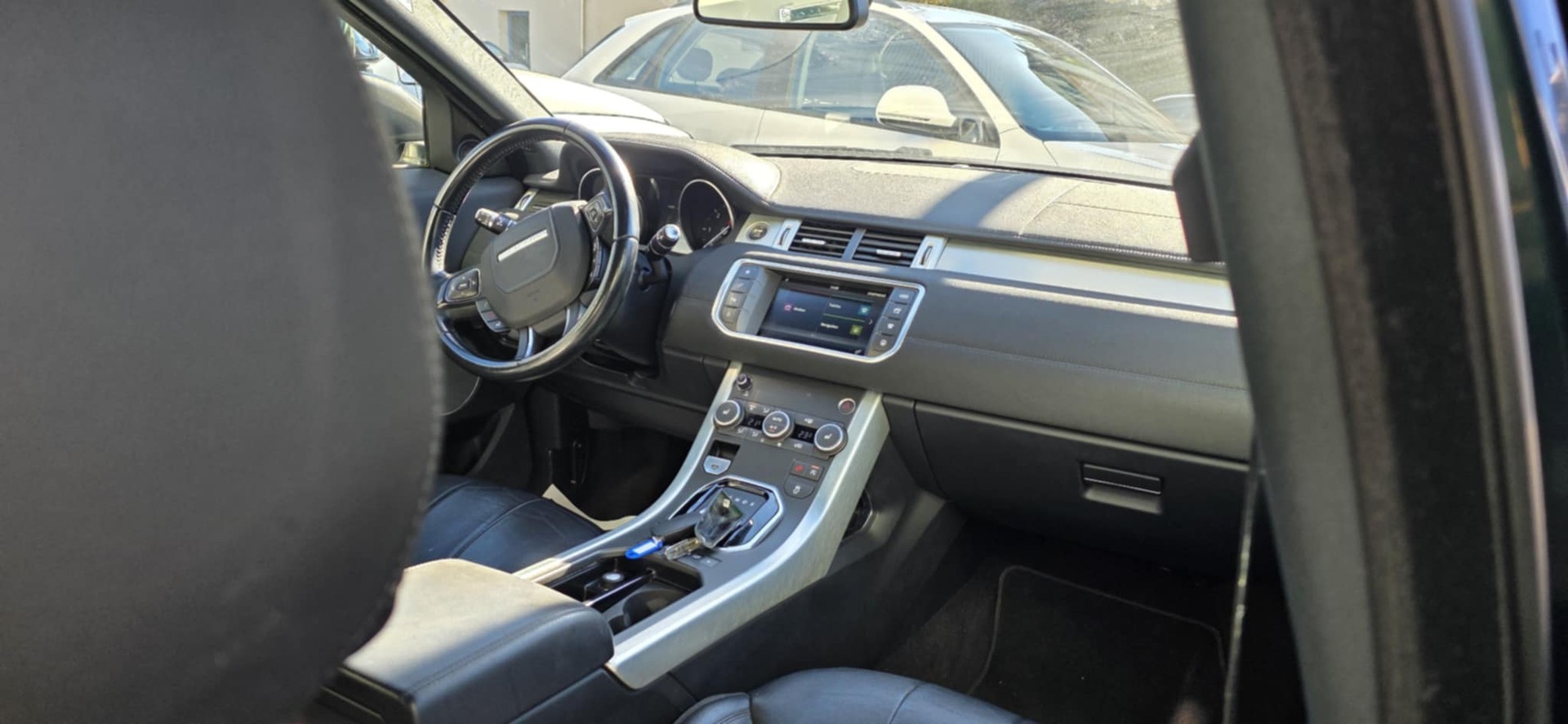 LAND ROVER Range Rover Evoque 2.0 TD4 SE Dynamic AT9-image-14