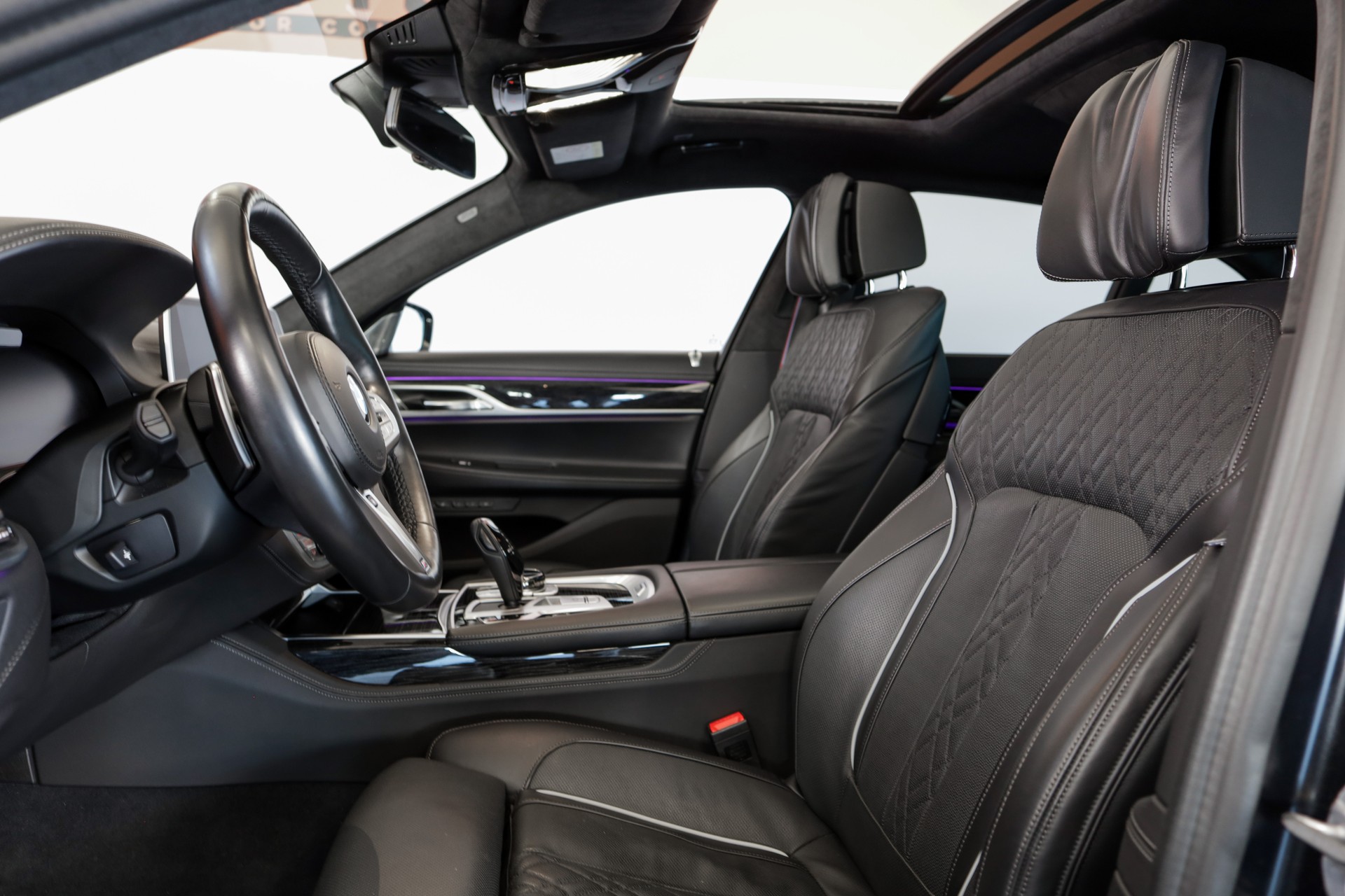 BMW 750i xDrive M Sport Steptronic-image-7