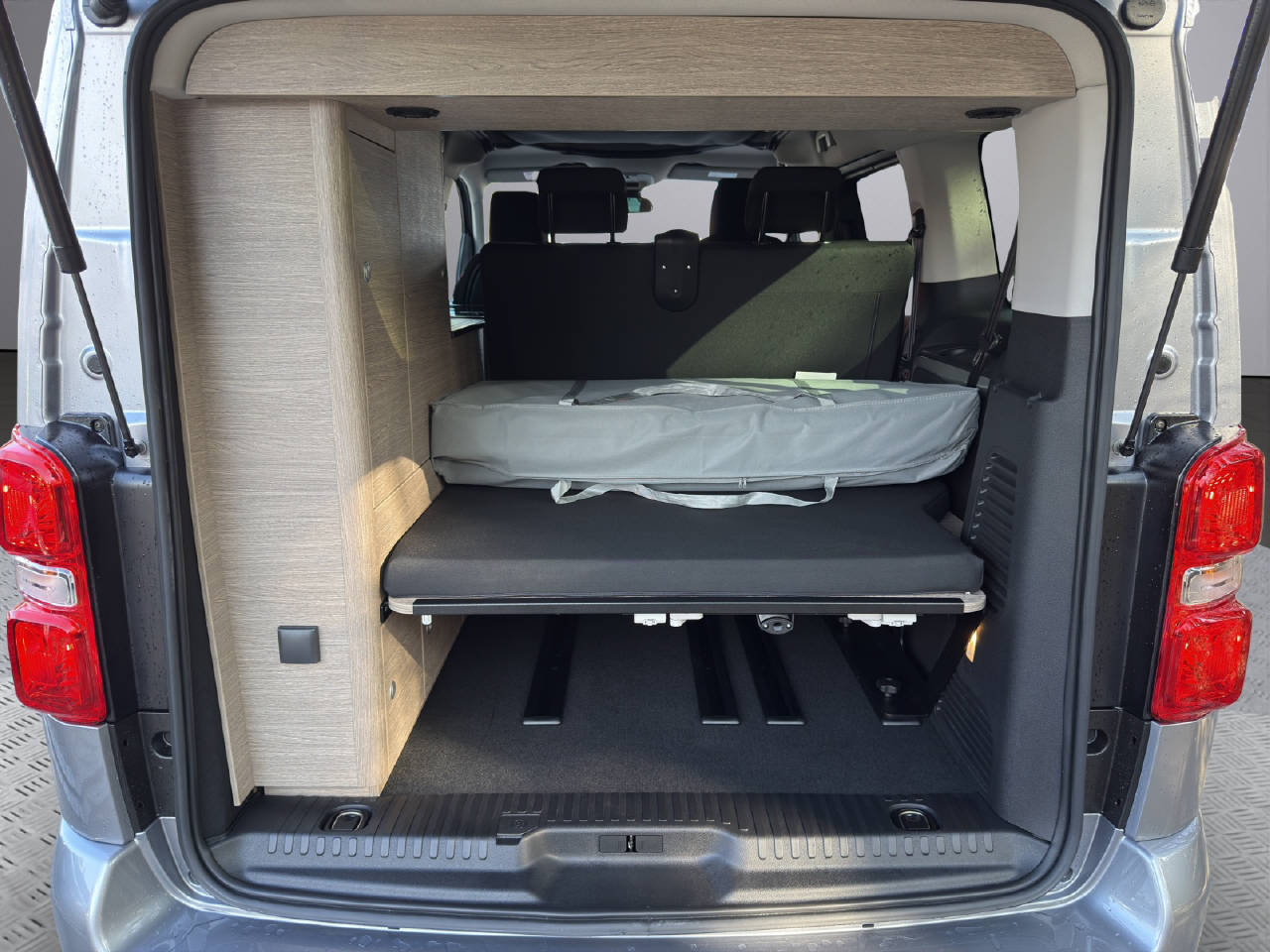 CITROEN Spacetourer M 2.0 BlueHDi 180 CAMPSTER-image-10