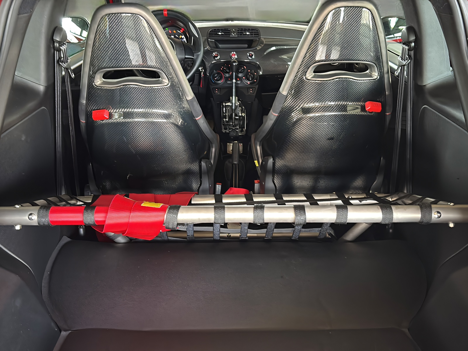 FIAT 695 Abarth 1.4 T-Jet 190 Biposto-image-16
