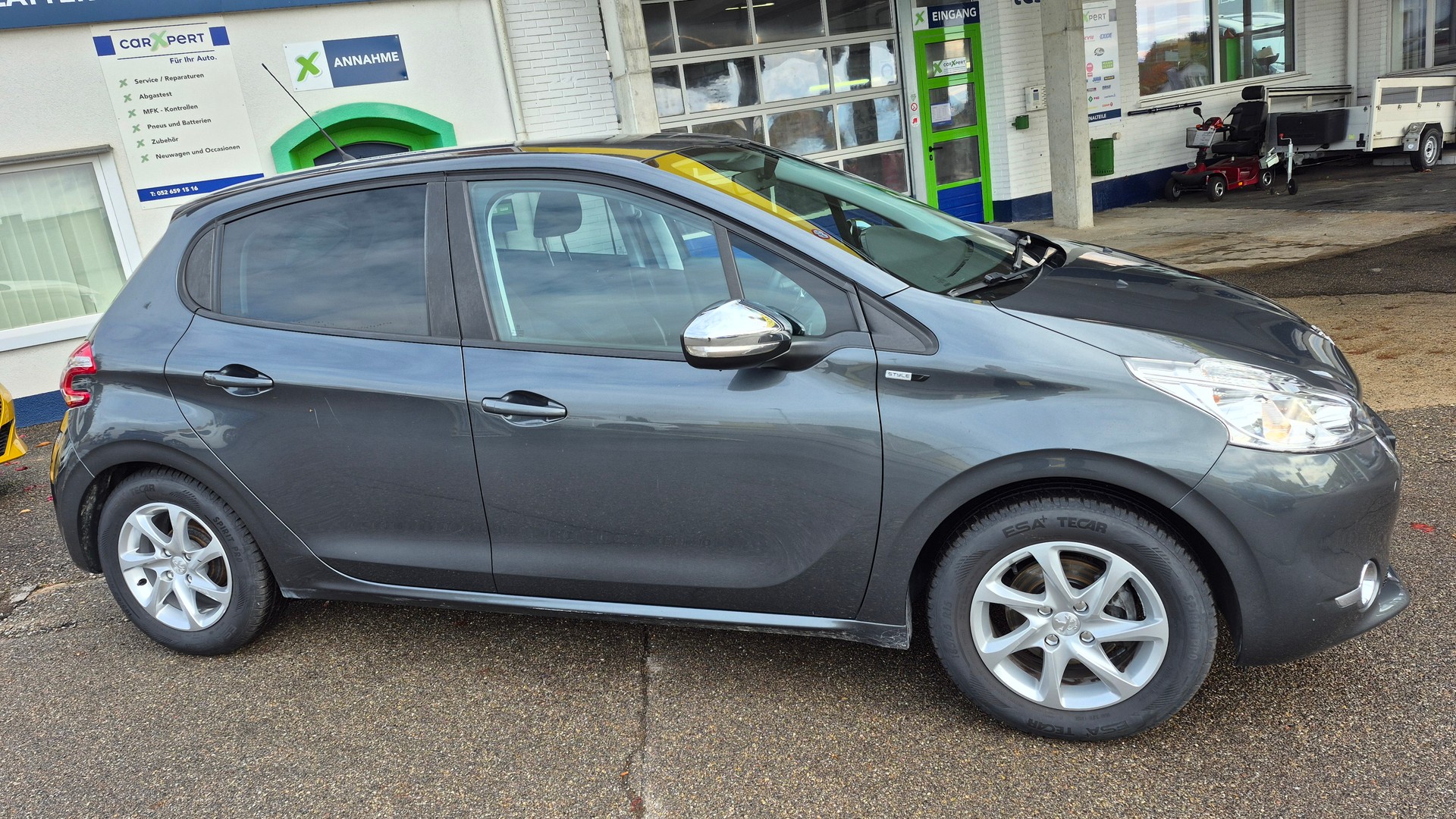 PEUGEOT 208 1.2 VTI Style-image-1
