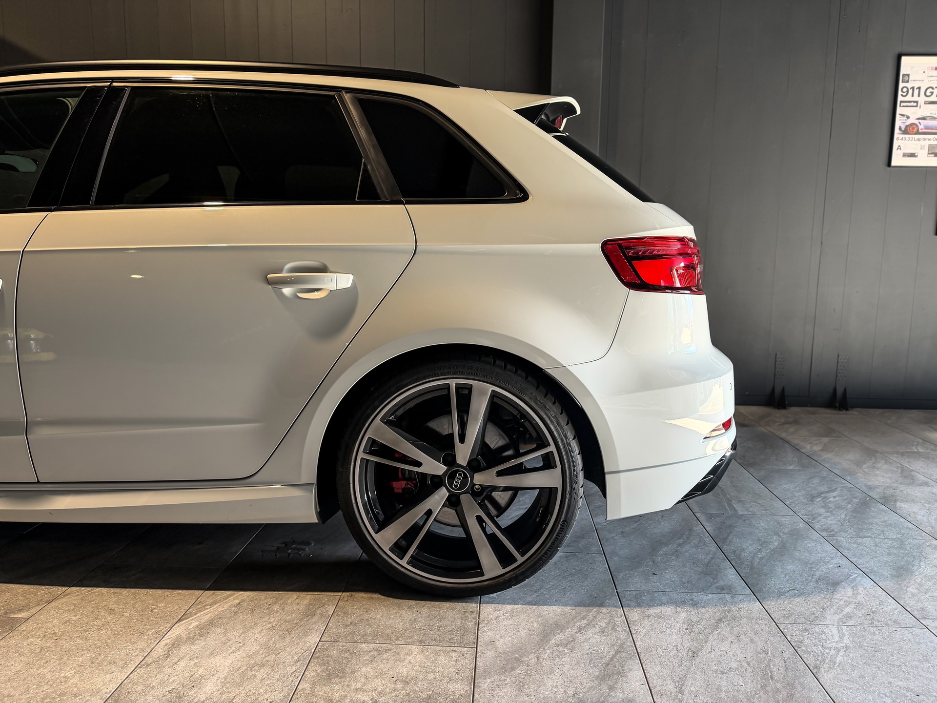 AUDI RS3 Sportback 2.5 TSI quattro S-tronic-image-6