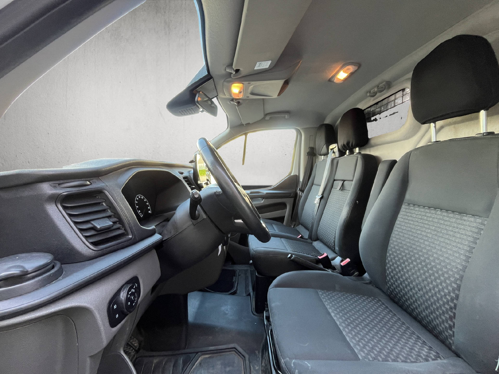 FORD Transit Custom Van 300 L1 2.0 TDCi 130 Trend-image-9