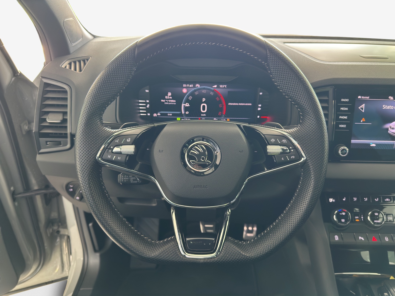 SKODA Karoq 2.0 TDI CR Sport Line 4x4 DSG-image-9
