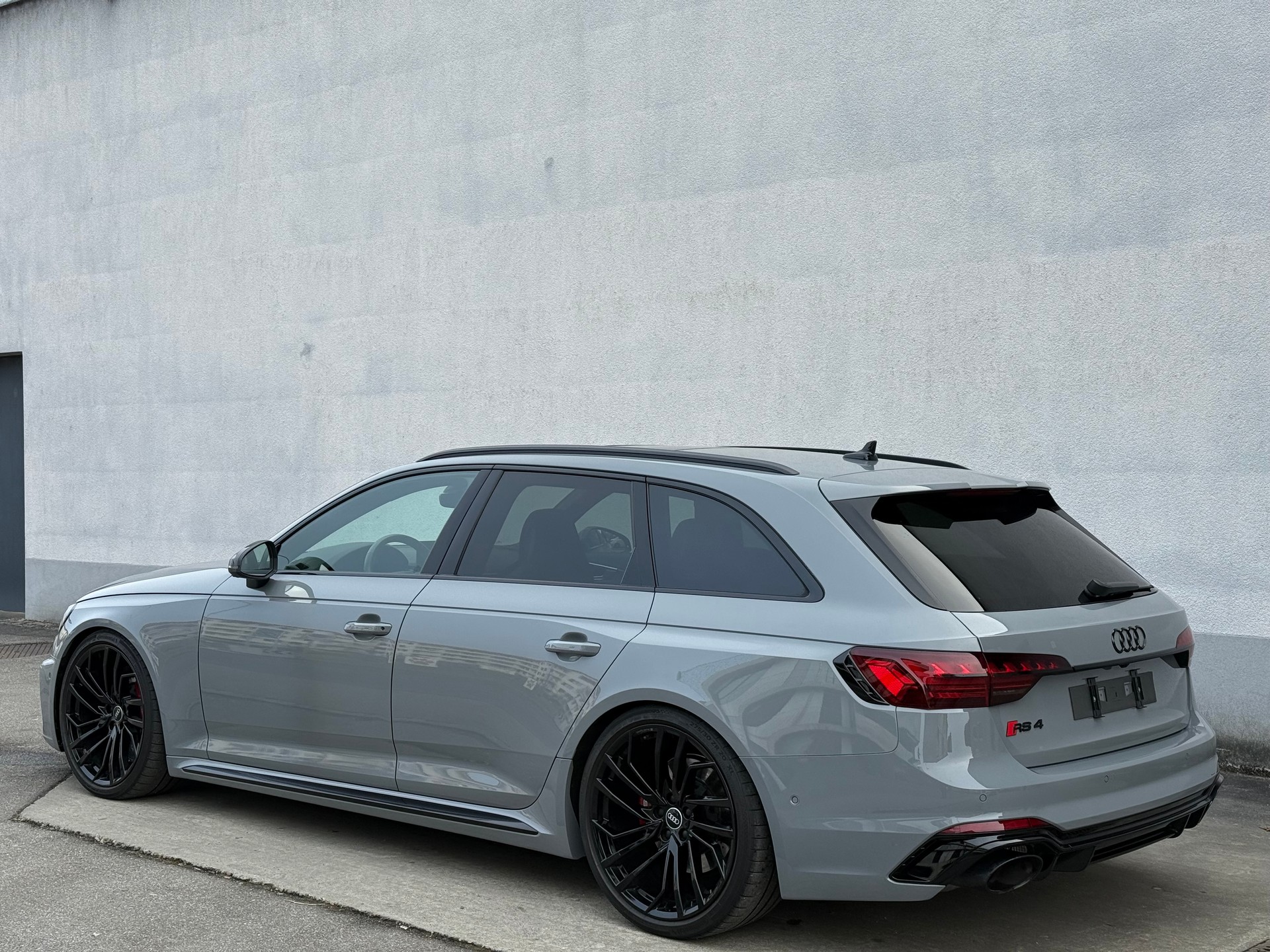 AUDI RS4 Avant quattro tiptronic-showroom-element-3