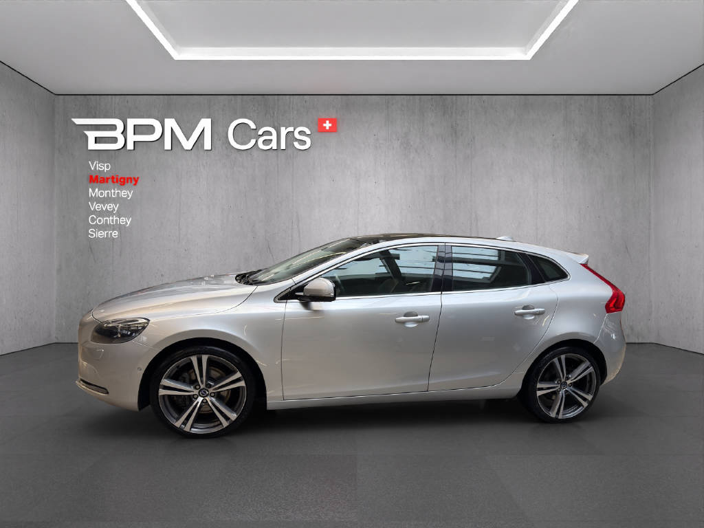 VOLVO V40 2.0 T5 Summum S/S-image-16