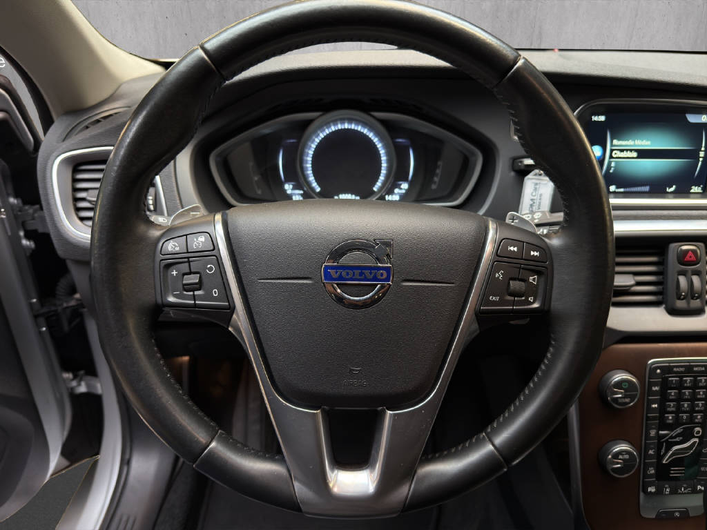 VOLVO V40 2.0 T5 Summum S/S-image-8