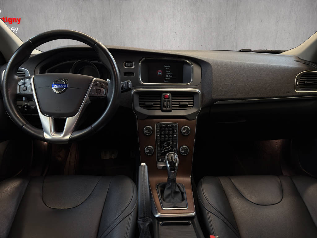 VOLVO V40 2.0 T5 Summum S/S-image-11