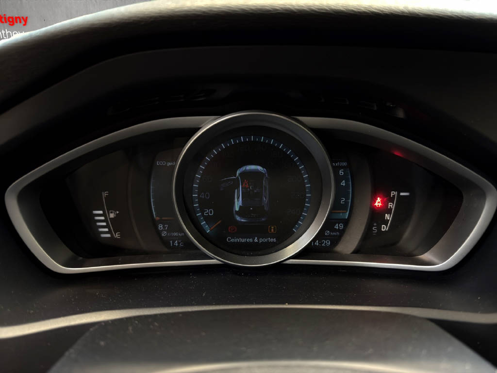 VOLVO V40 2.0 T5 Summum S/S-image-9