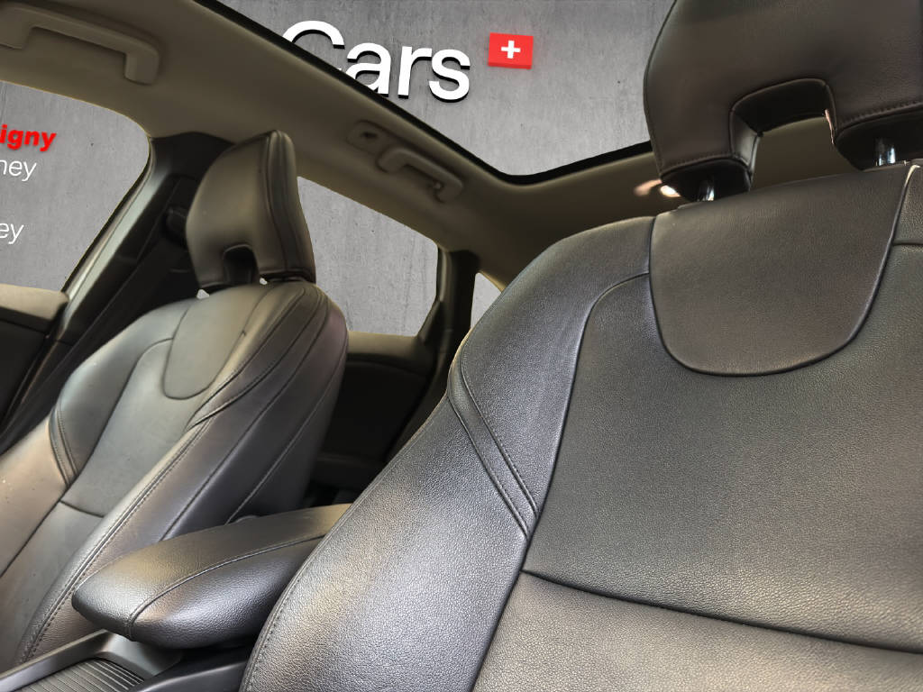 VOLVO V40 2.0 T5 Summum S/S-image-12
