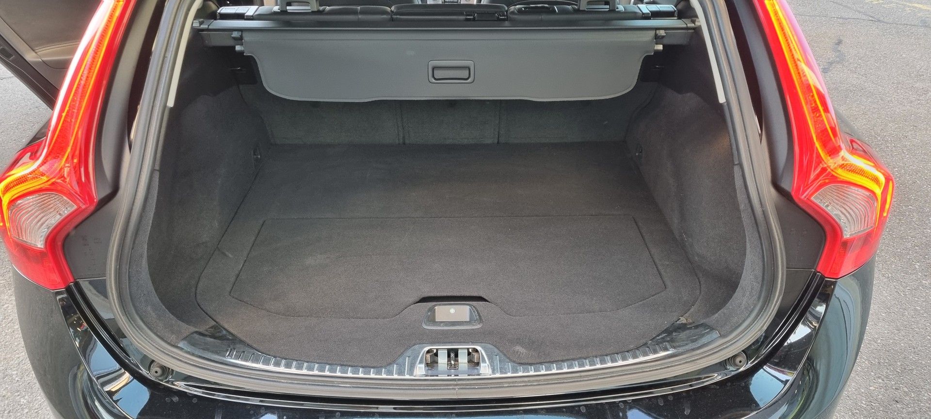 VOLVO V60 T6 AWD Executive Geartronic-image-8