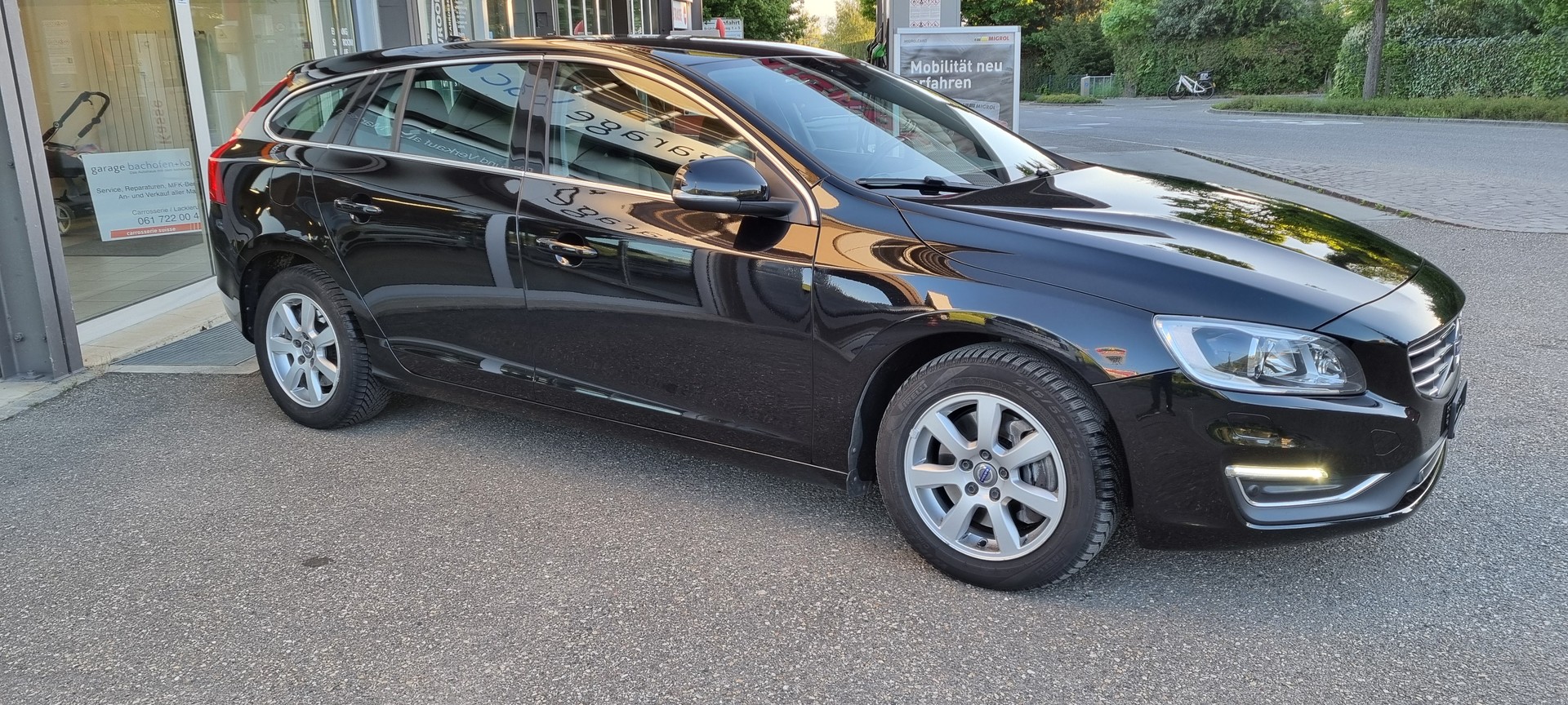 VOLVO V60 T6 AWD Executive Geartronic-image-2