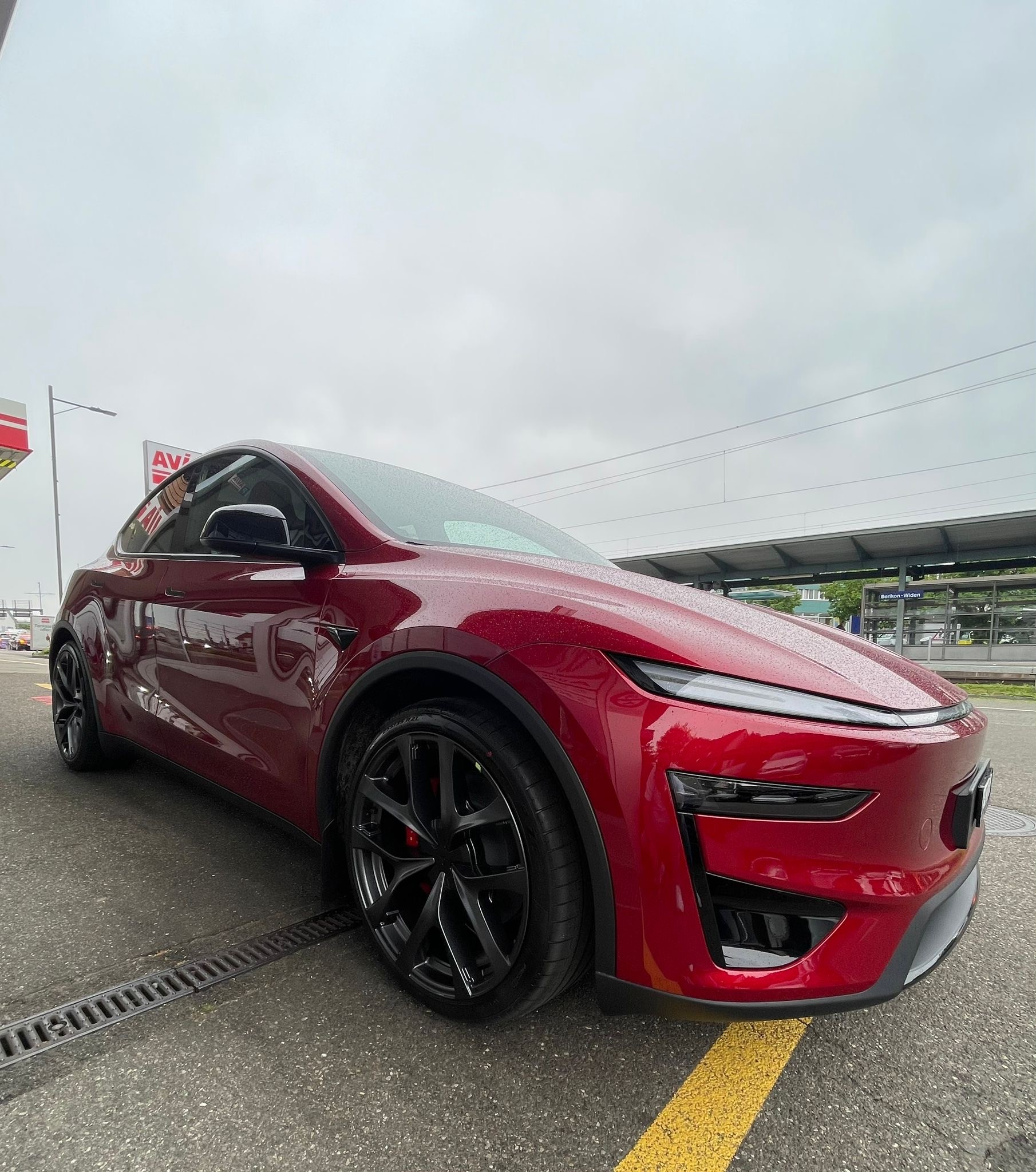 TESLA Facelift Model Y Performance 4WD 626PS, 580km WLTP Ultra Red mit AHK 11.8% Rabatt-image-1