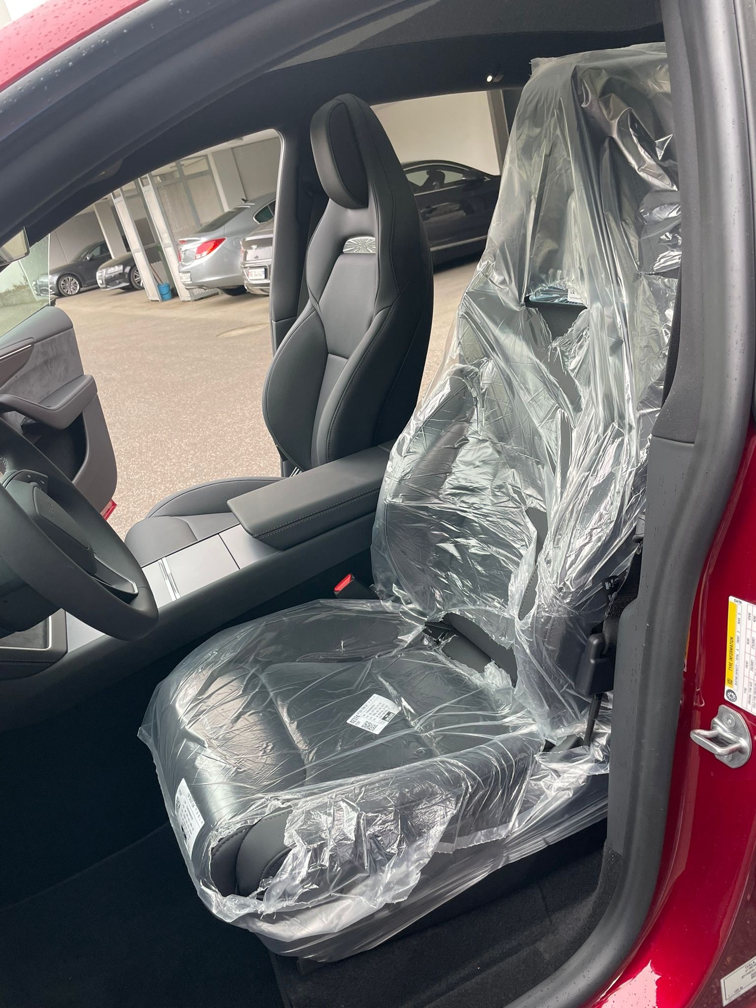 TESLA Facelift Model Y Performance 4WD 626PS, 580km WLTP Ultra Red mit AHK 11.8% Rabatt-image-13