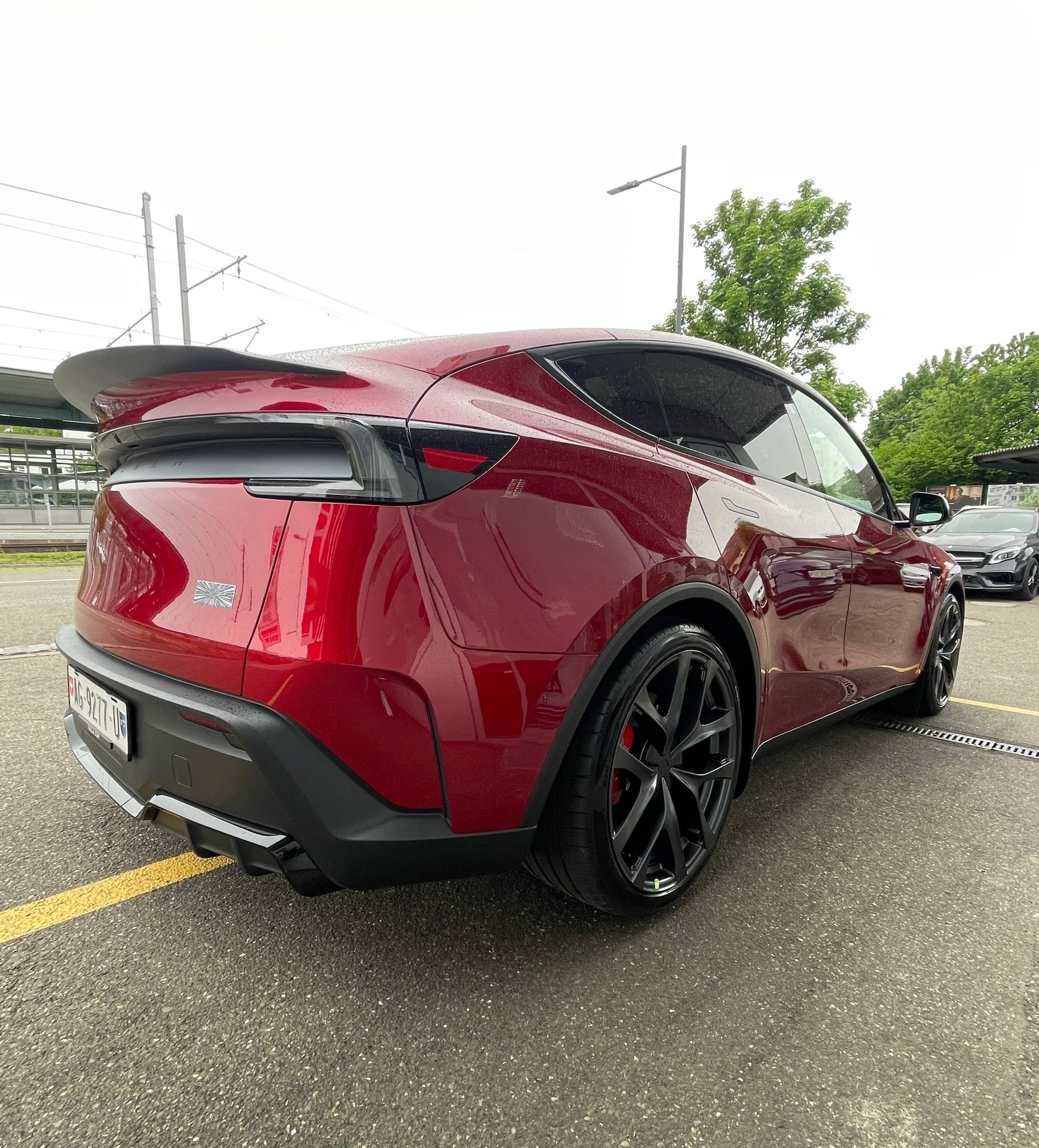 TESLA Facelift Model Y Performance 4WD 626PS, 580km WLTP Ultra Red mit AHK 11.8% Rabatt-image-2
