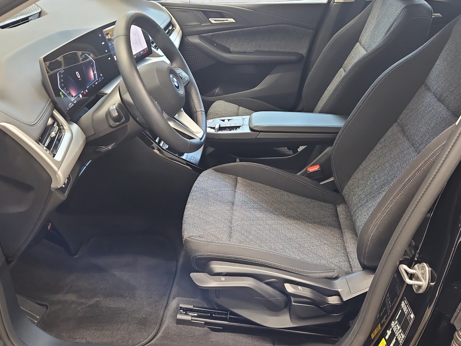 BMW 230e xDrive Active Tourer-image-9
