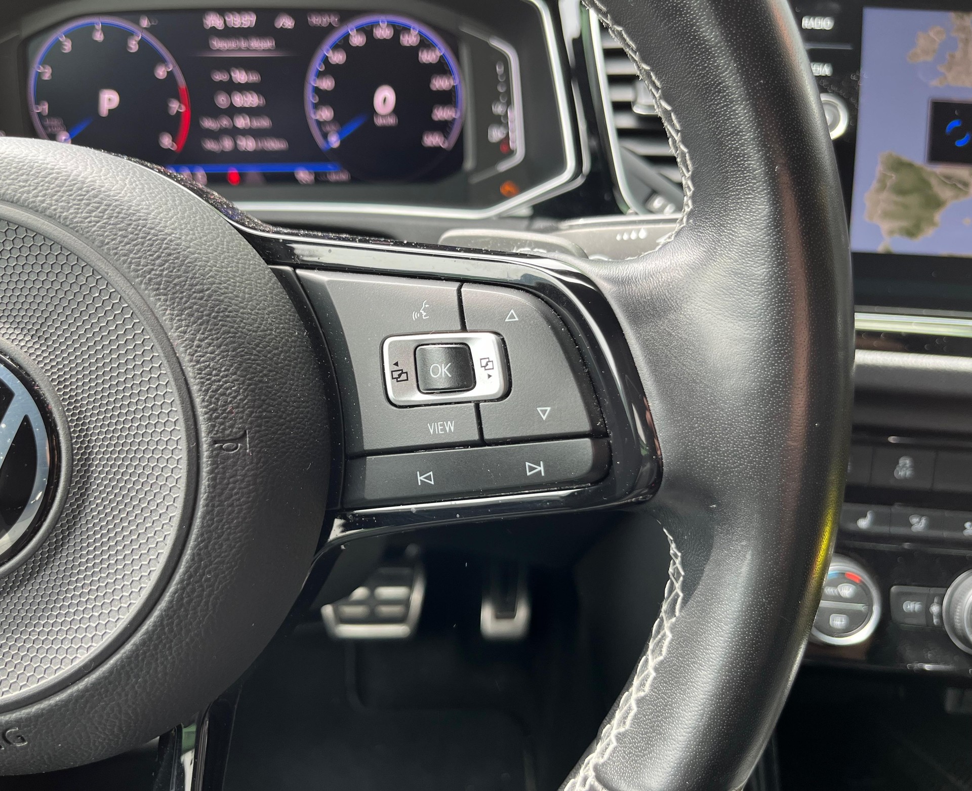 VW T-Roc 2.0 TSI R DSG 4Motion-image-17
