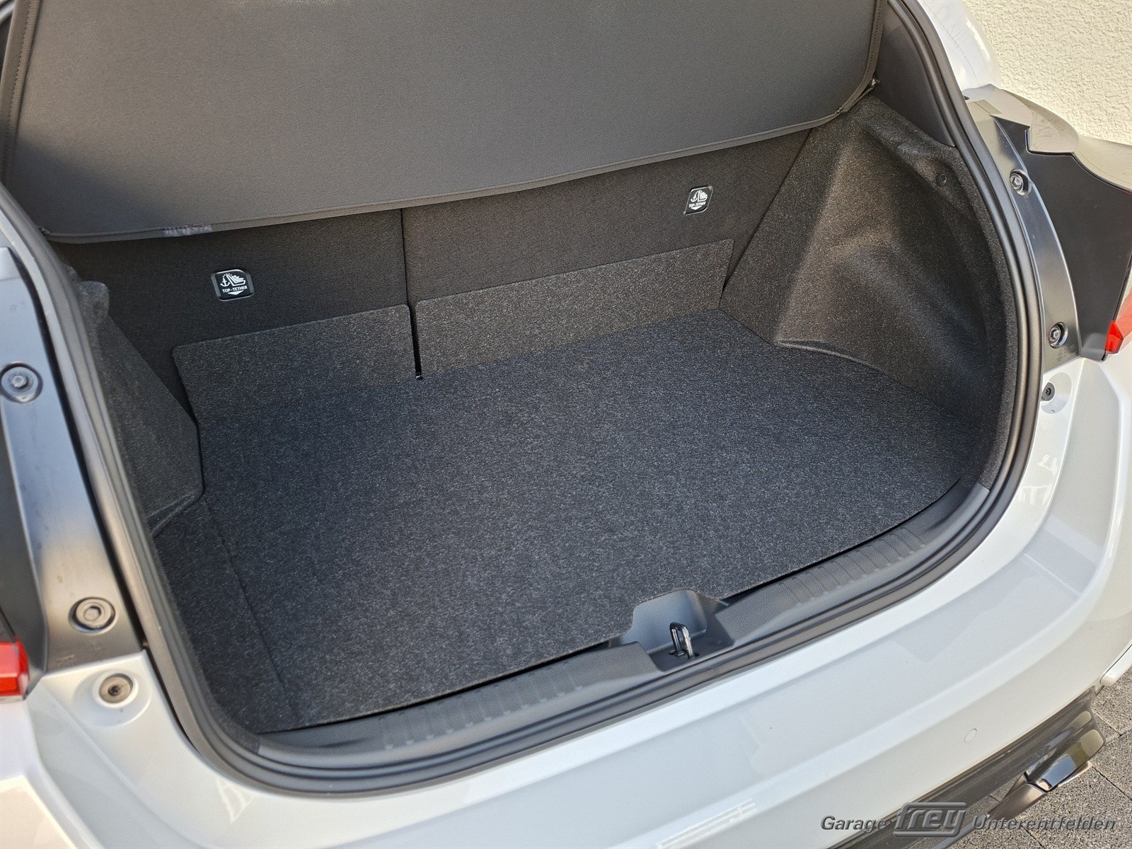 TOYOTA Yaris 1.6 GR Sport-image-15