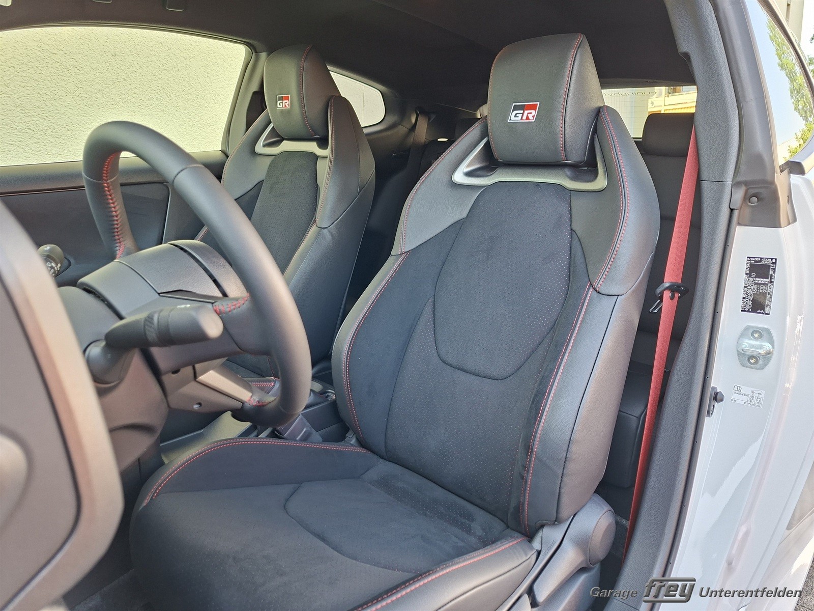 TOYOTA Yaris 1.6 GR Sport-image-6