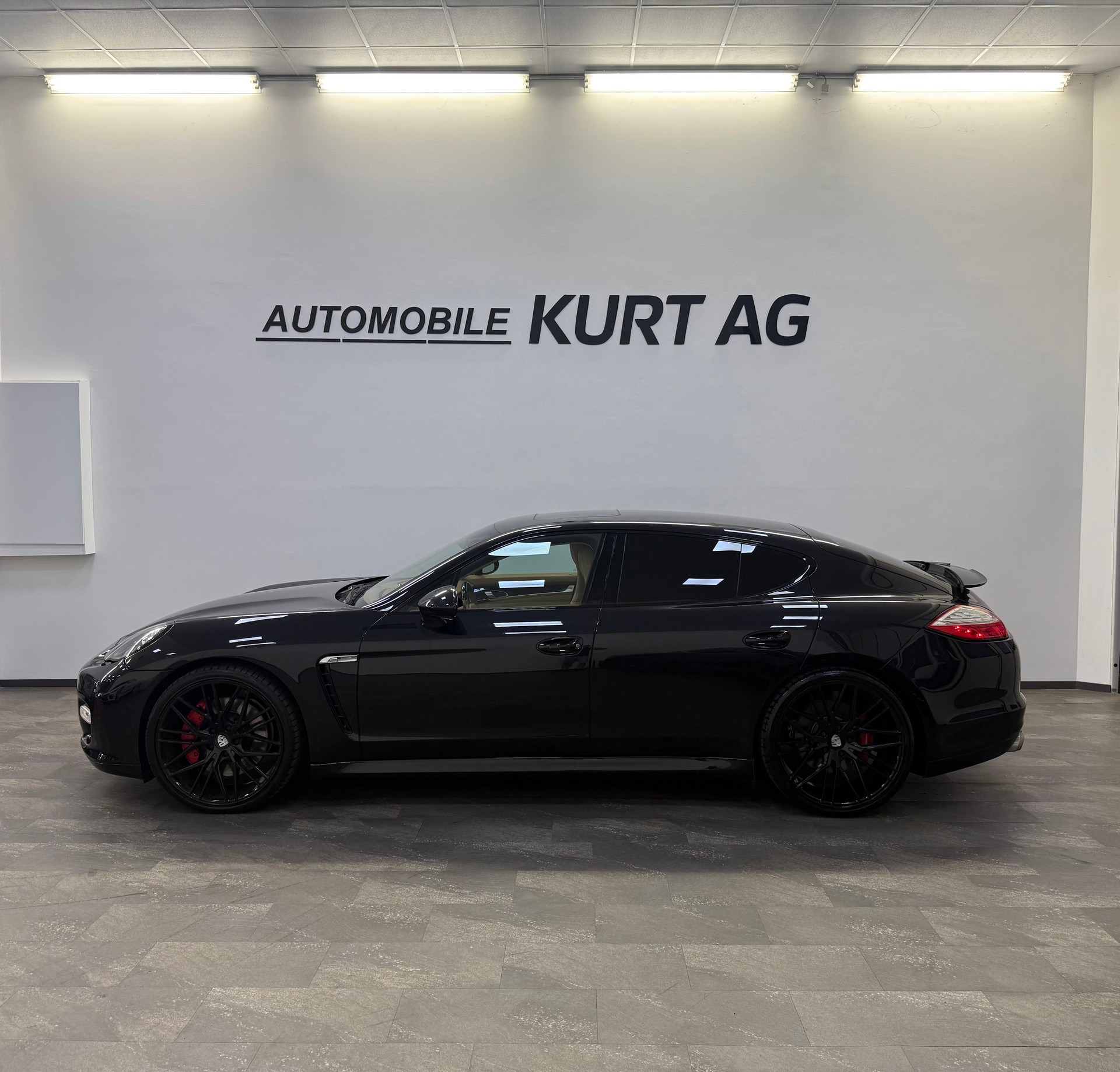 PORSCHE Panamera Turbo 4.8 PDK-showroom-element-2