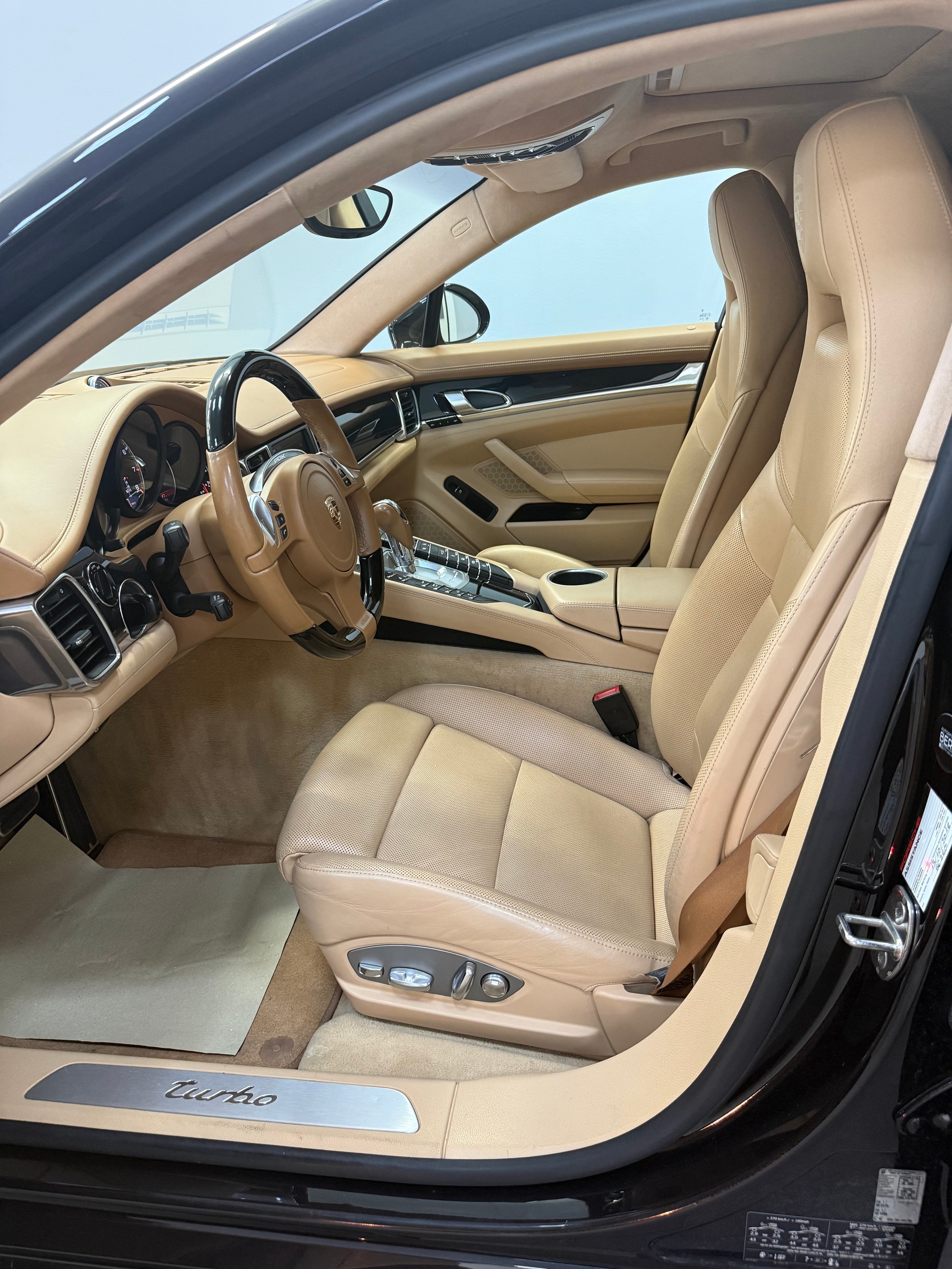 PORSCHE Panamera Turbo 4.8 PDK-image-18