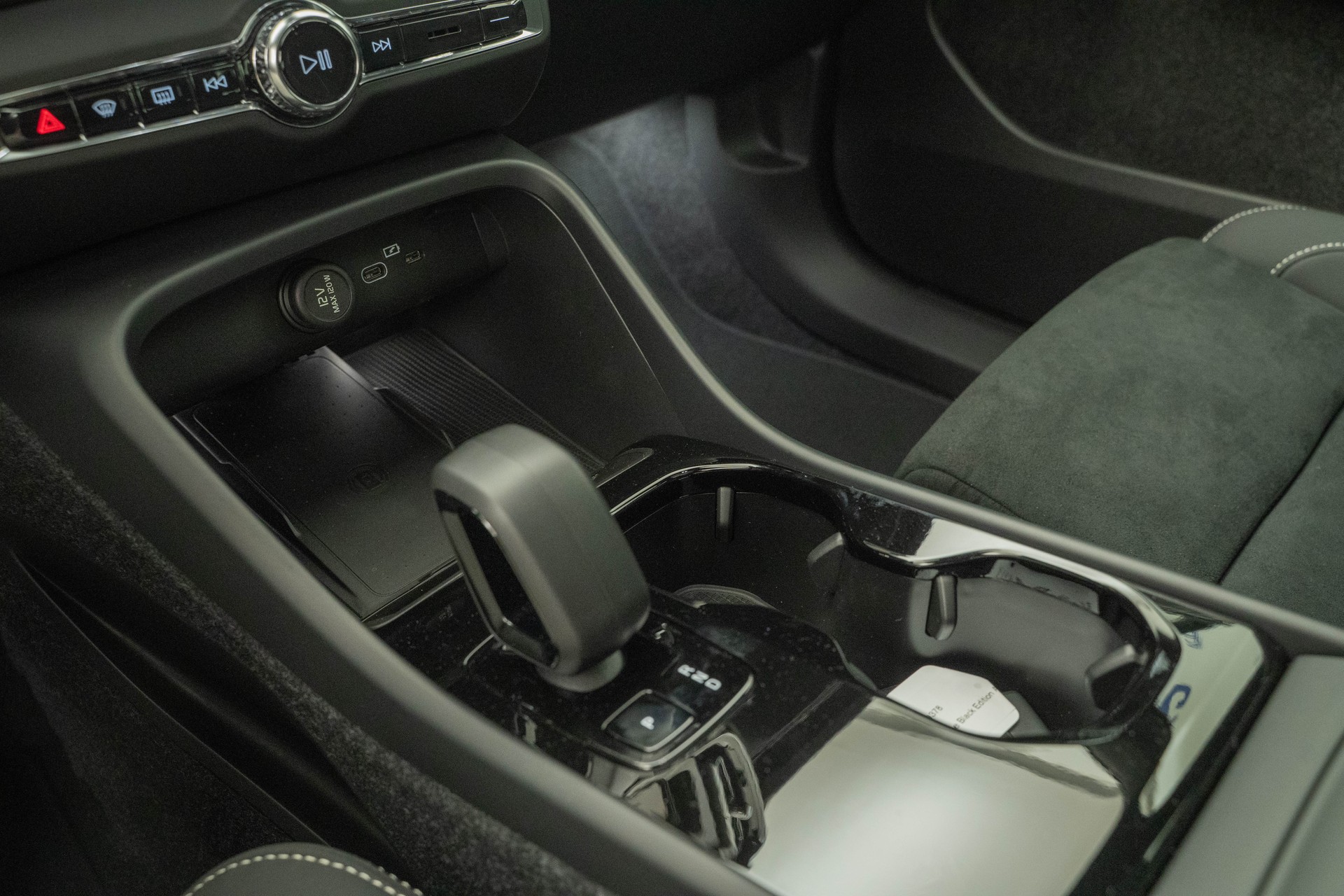 VOLVO EC40 Twin Performance Black Edition AWD-image-11
