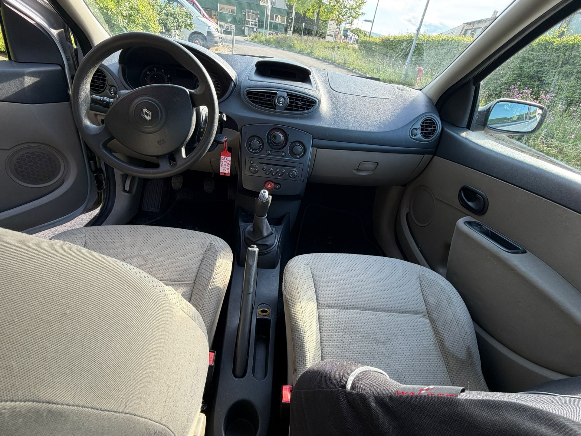 RENAULT Clio 1.2 16V Authentique-image-9