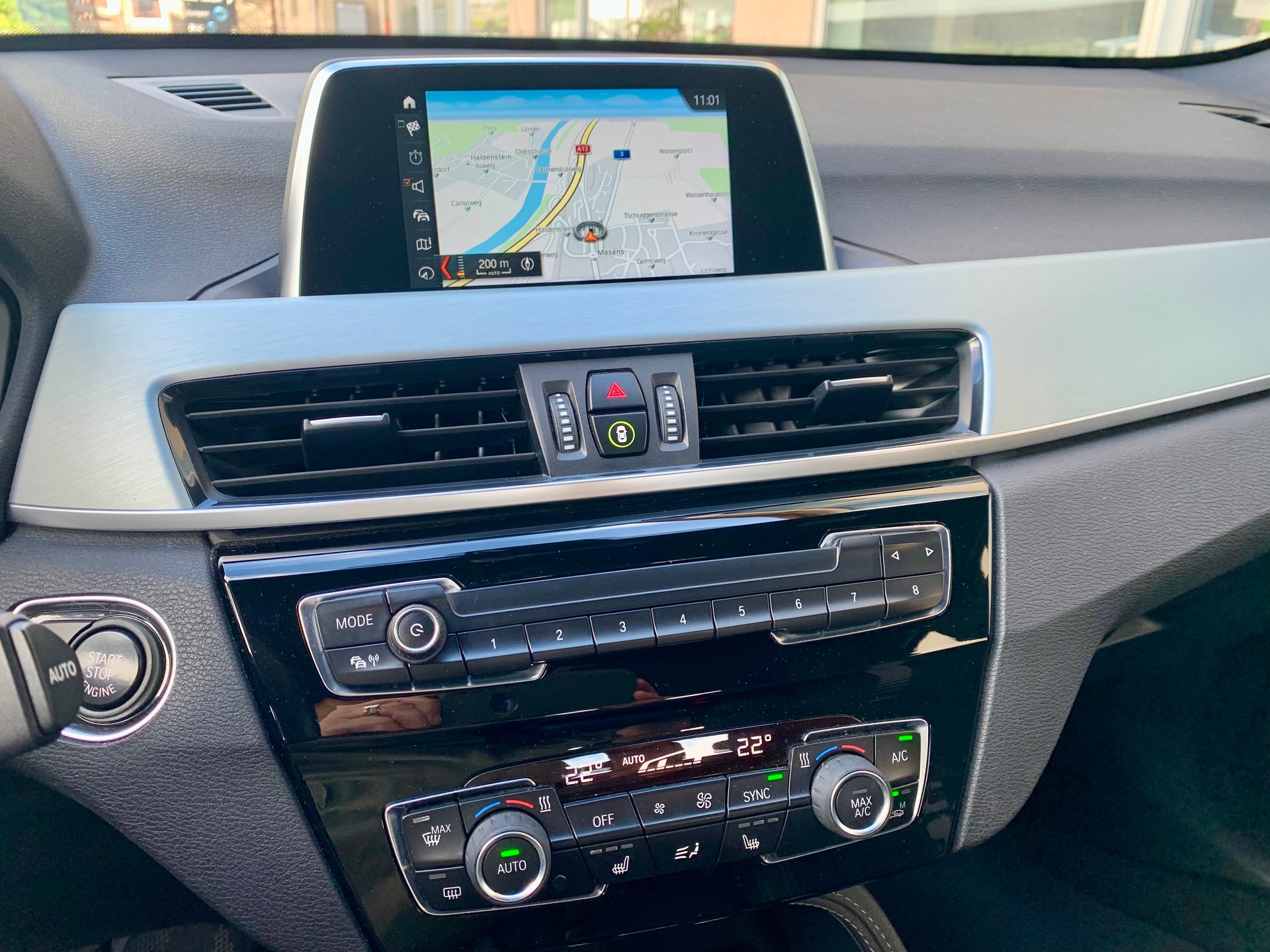 BMW X1 xDrive 18d Sport Line-image-9