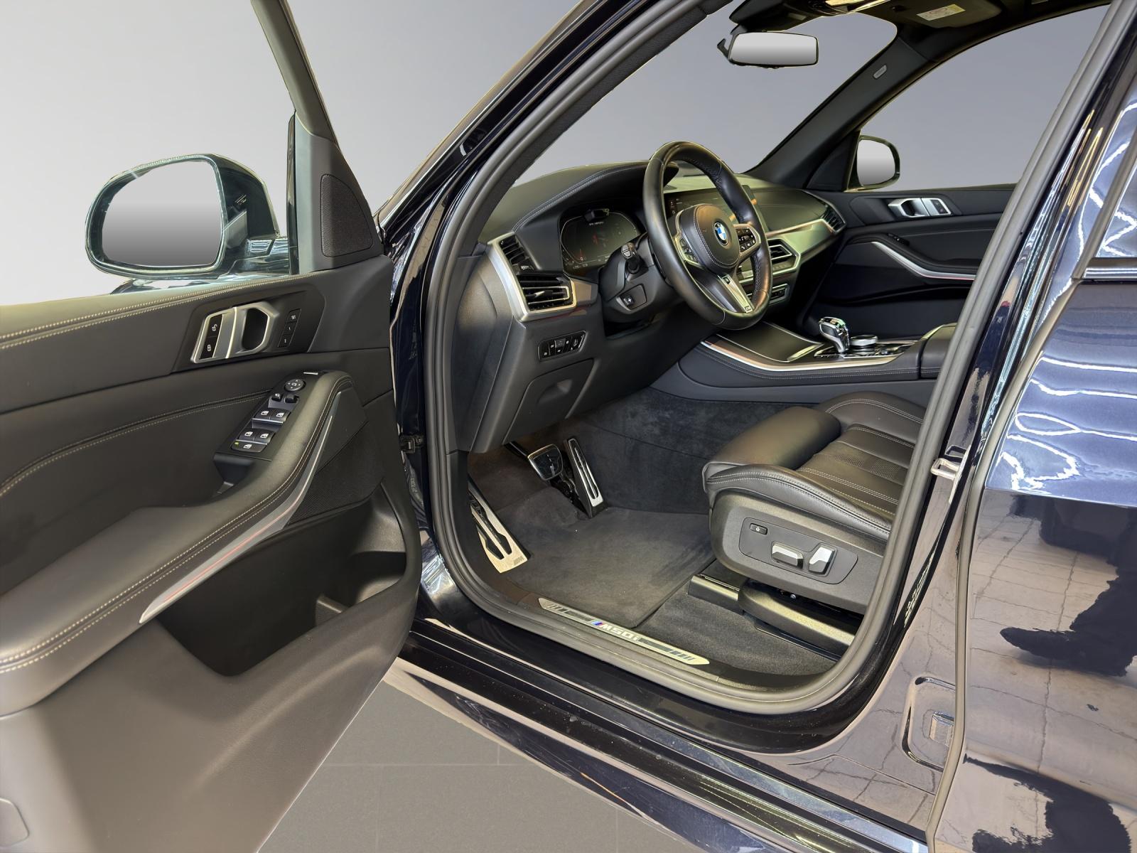BMW X5 M50i-image-4