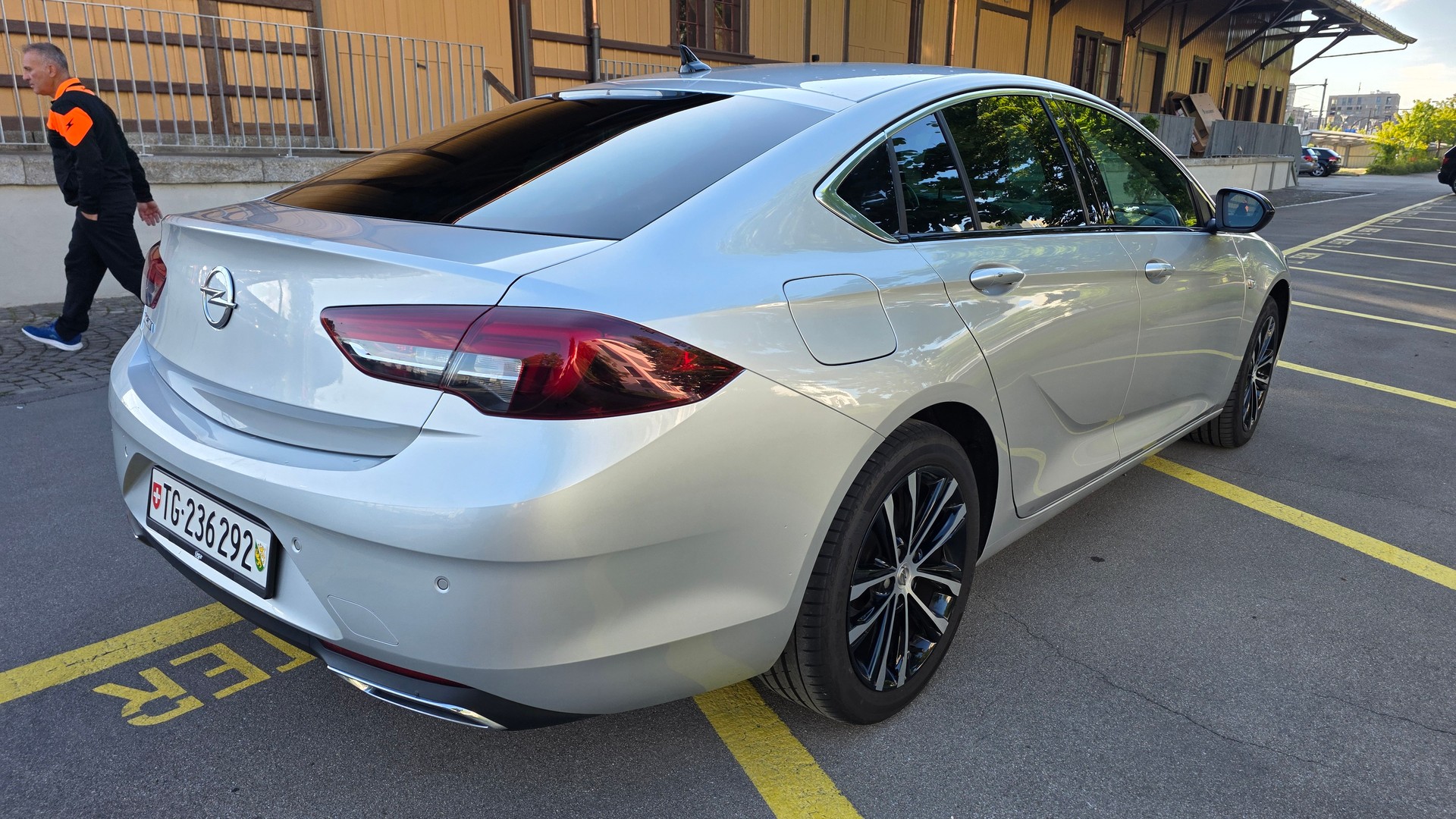 OPEL Insignia 2.0 CDTI Elegance Automatic-image-4