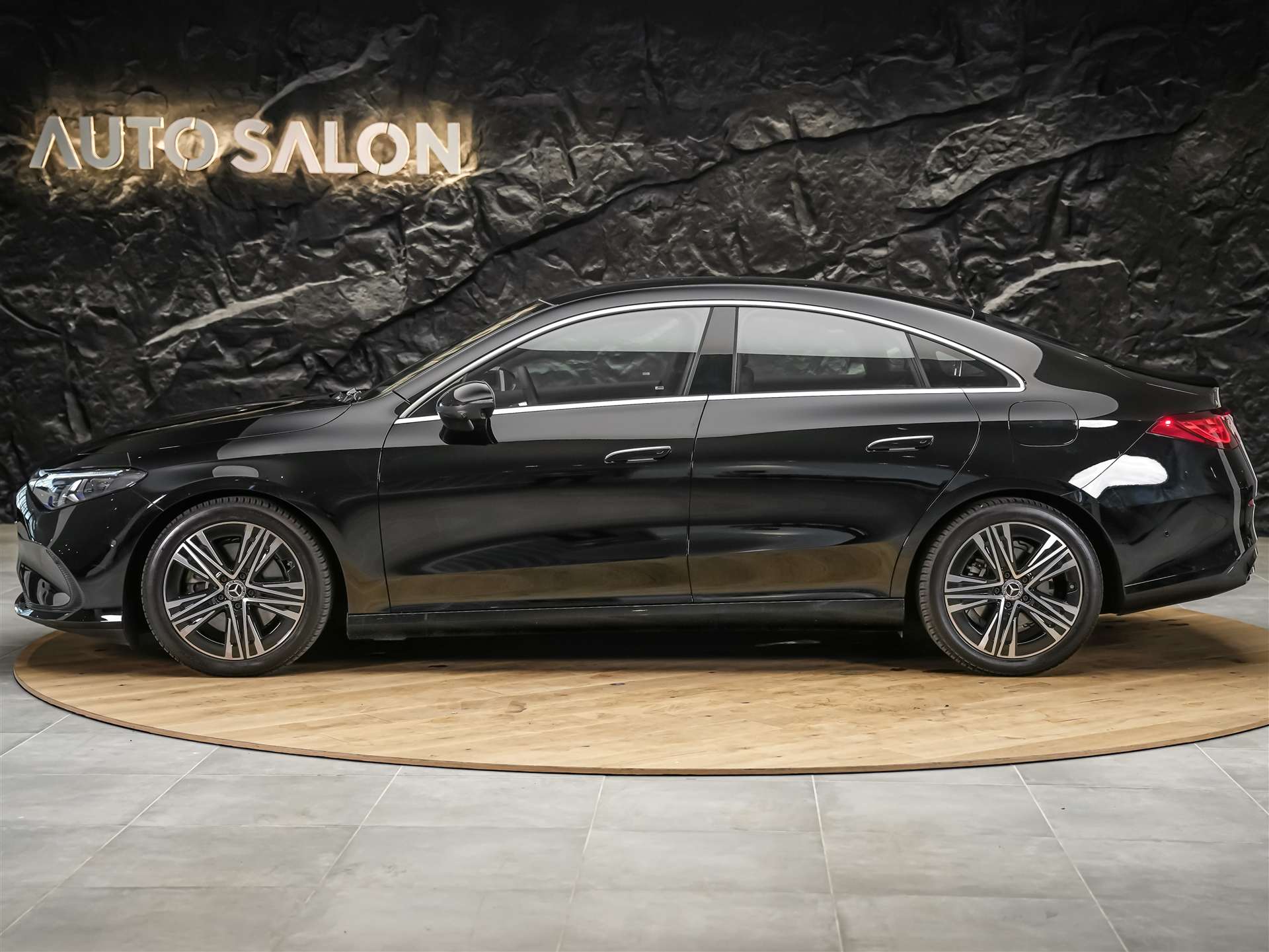 MERCEDES-BENZ CLA 200 8G-DCT *Werksgarantie*Panorama*Abstandsregler*Sitzheizung*-showroom-element-2