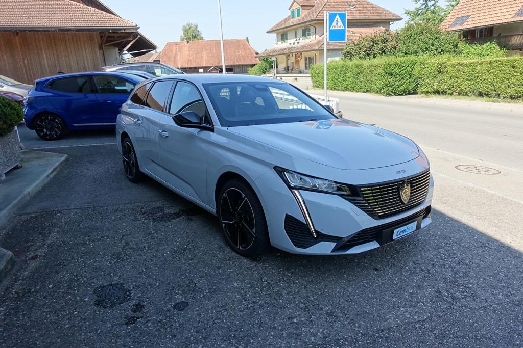 PEUGEOT 308 e SW Allure 54kWh-image-2