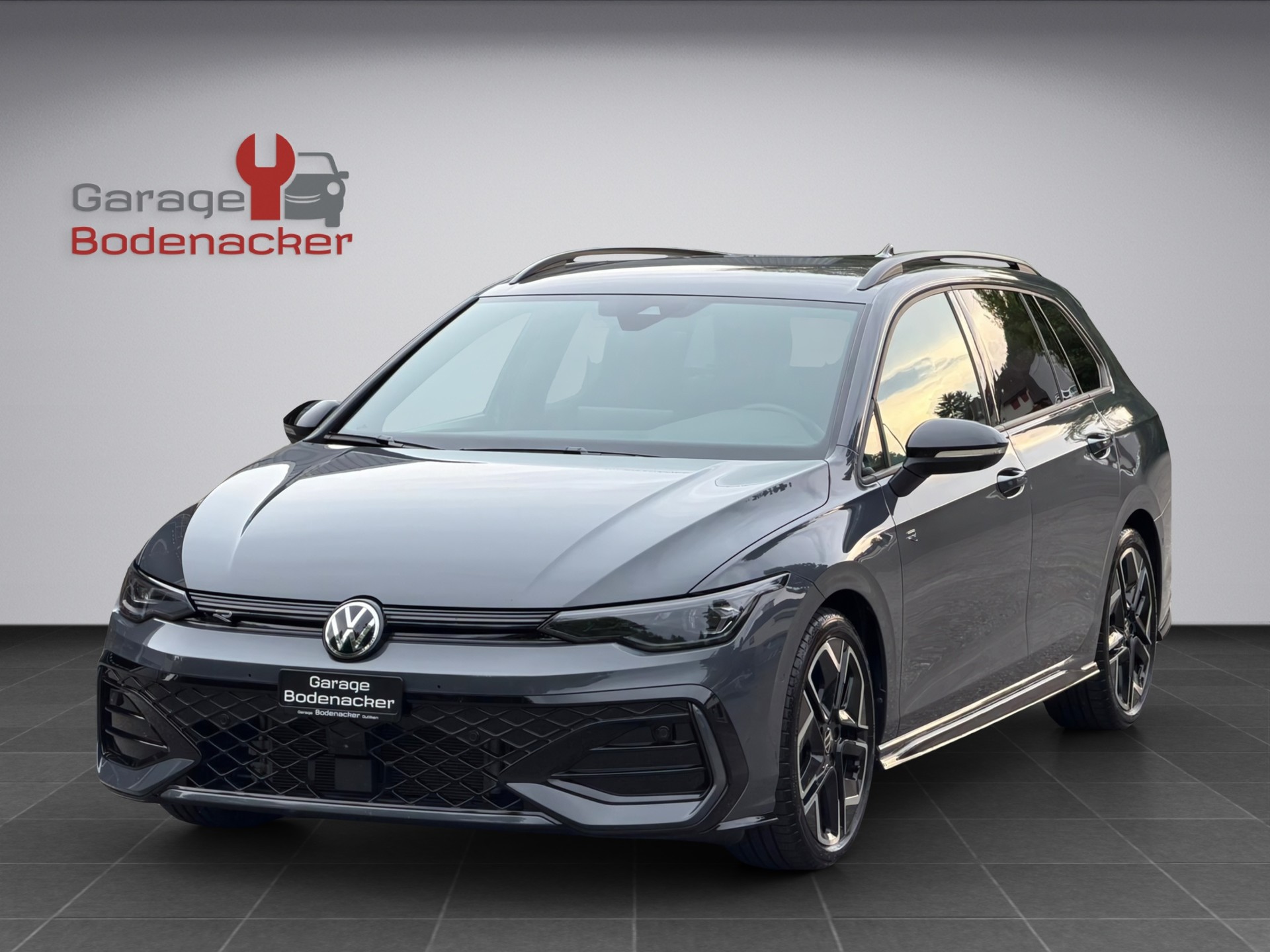 VW Golf Variant 1.5 eTSI mHEV R-Line-showroom-element-2