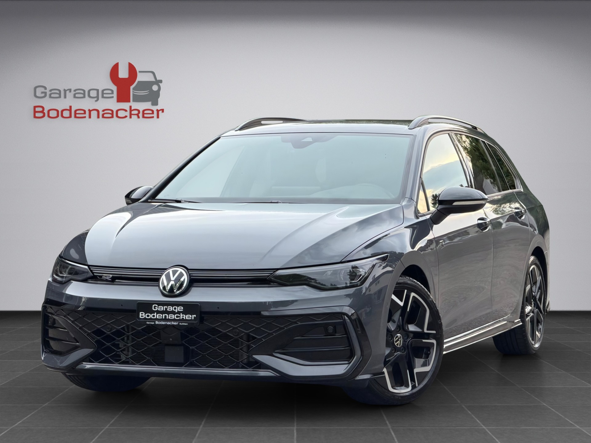 VW Golf Variant 1.5 eTSI mHEV R-Line-showroom-element-1