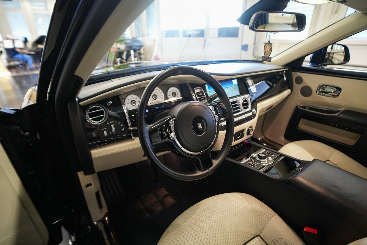 ROLLS-ROYCE Ghost 6.6 V12 EWB-image-11