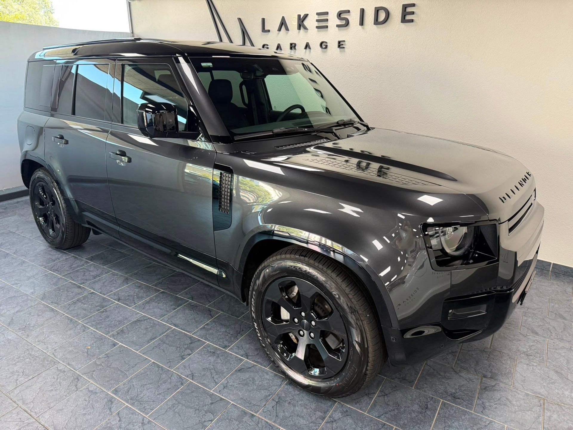 LAND ROVER Defender 110 3.0 D I6 350 X-Dynamic SE AWD AT8-showroom-element-2