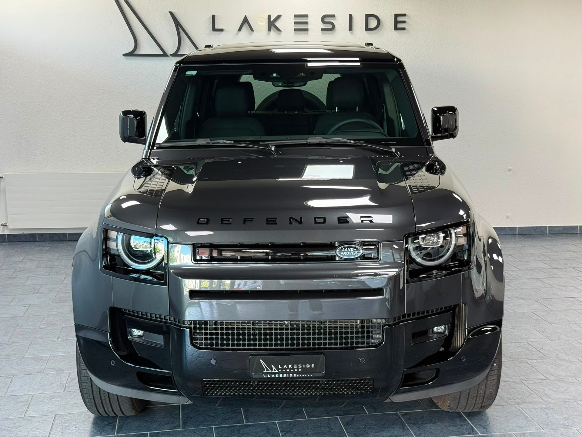 LAND ROVER Defender 110 3.0 D I6 350 X-Dynamic SE AWD AT8-showroom-element-1