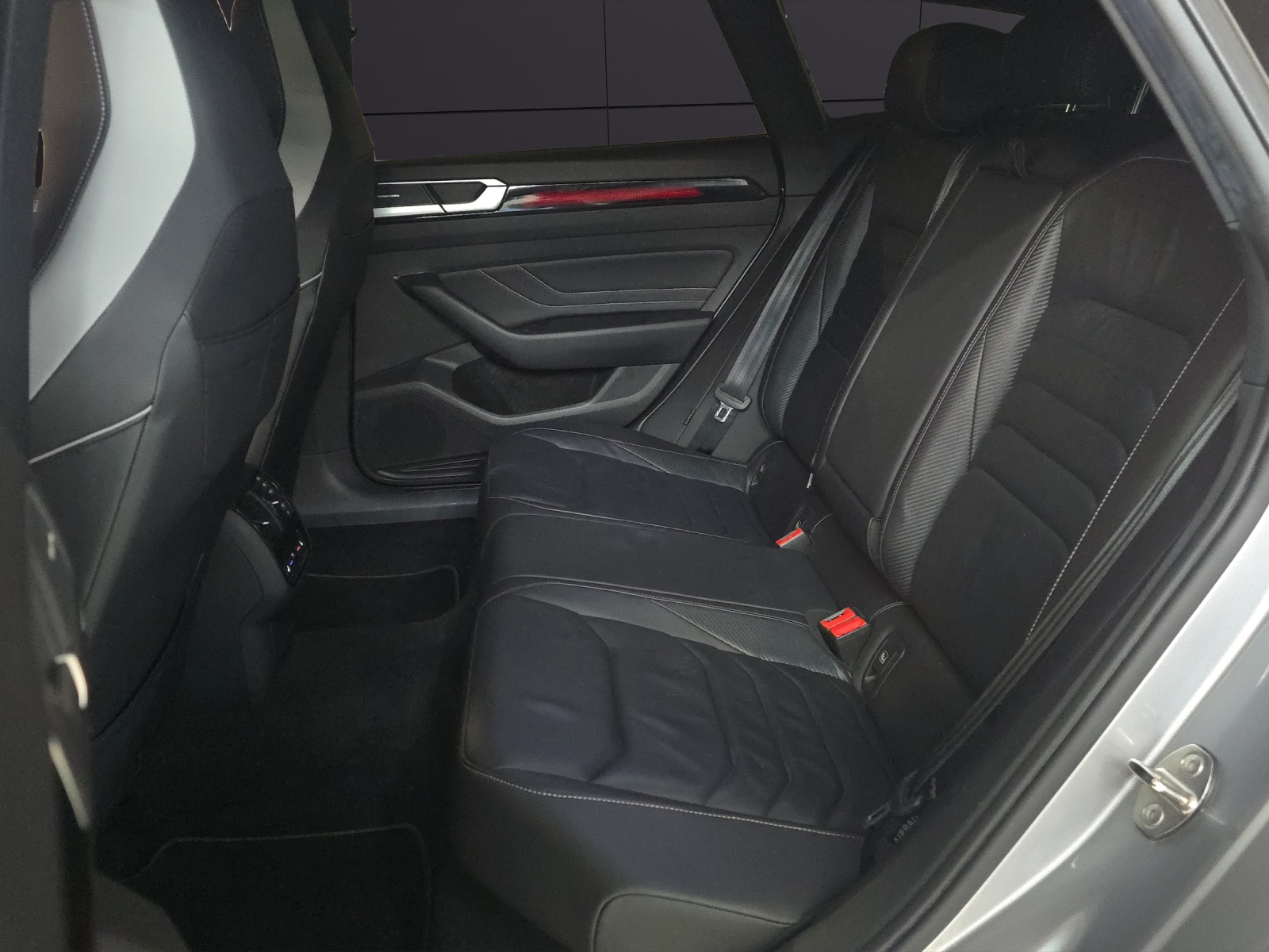 VW Arteon SB 2.0 TSI R-Line 4Motion DSG-image-19