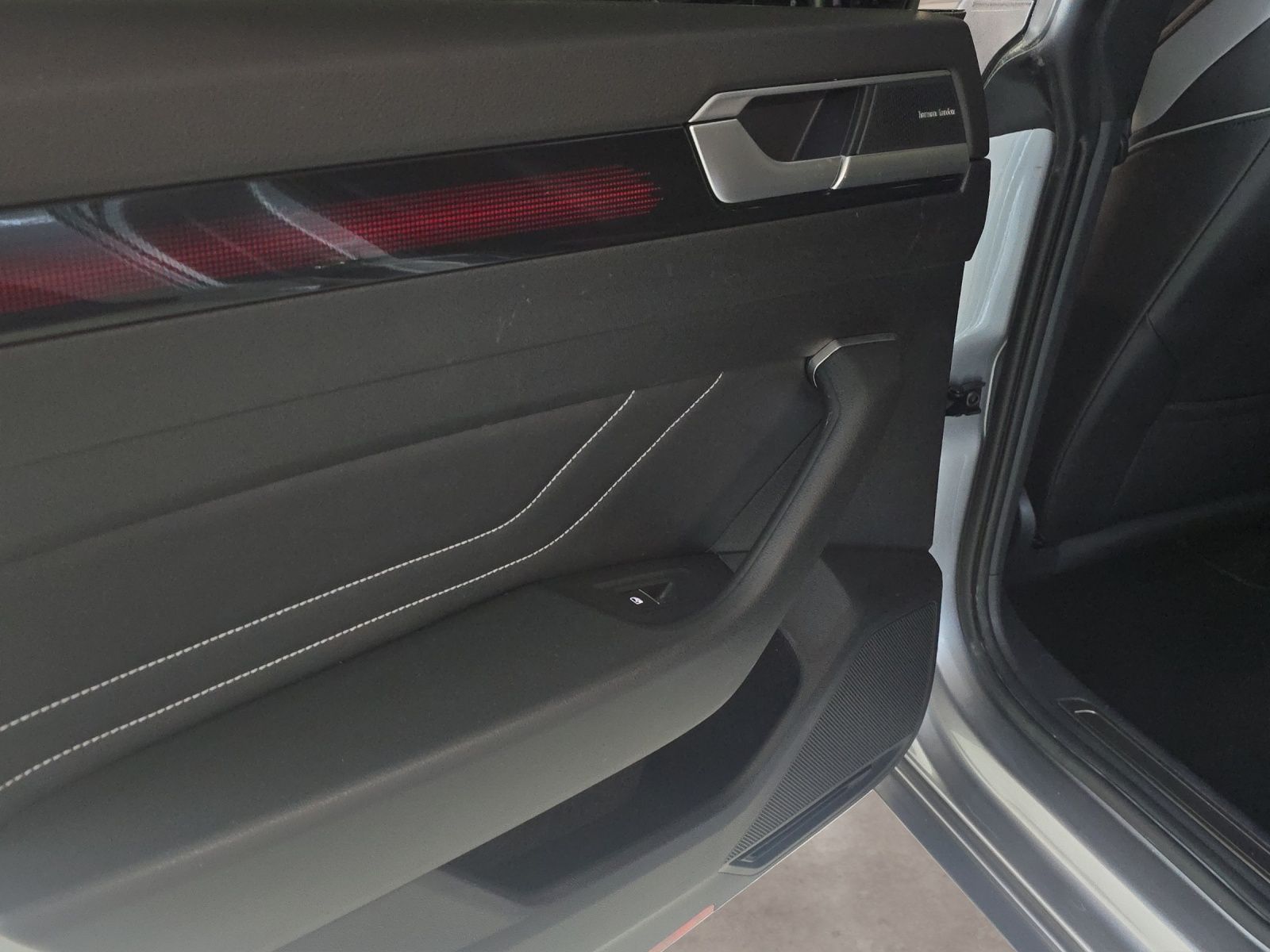 VW Arteon SB 2.0 TSI R-Line 4Motion DSG CH-Fahrzeug-image-21