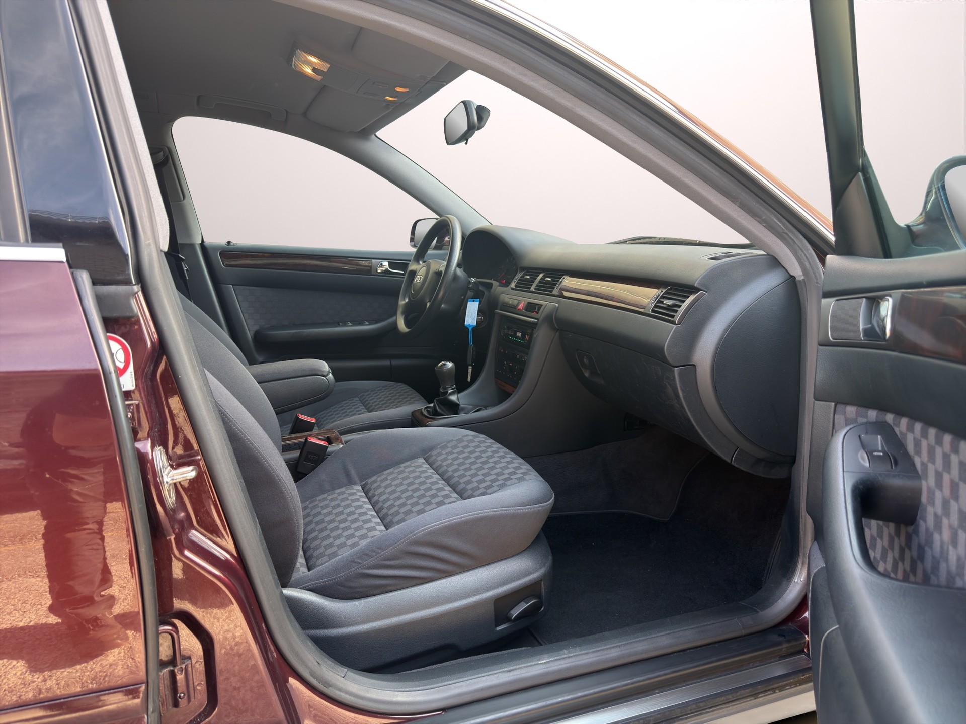 AUDI A6-image-12