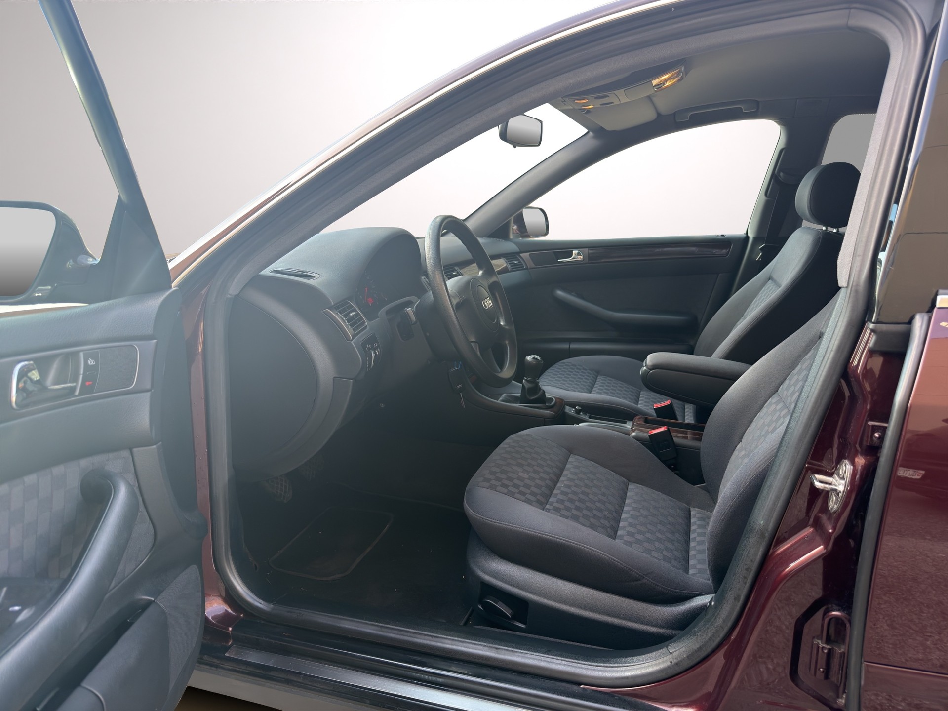 AUDI A6-image-7