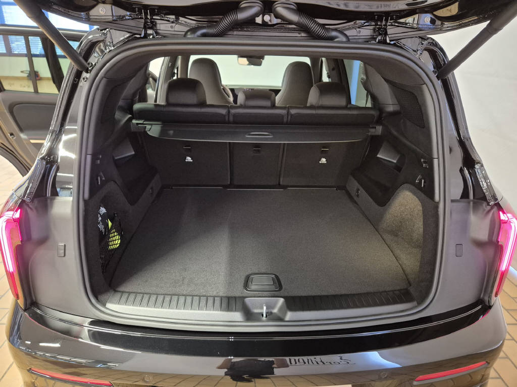 MERCEDES-BENZ GLB 220 4Matic-showroom-element-3